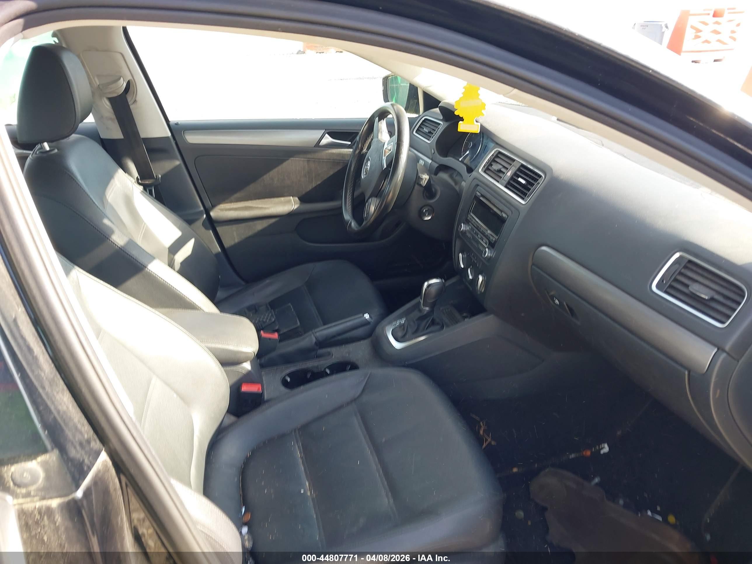 VOLKSWAGEN JETTA image 5