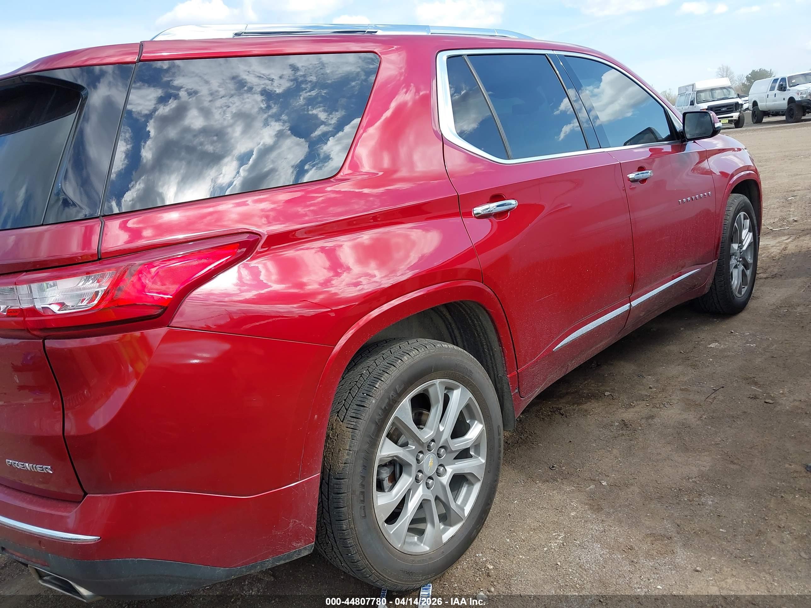 CHEVROLET TRAVERSE image 4