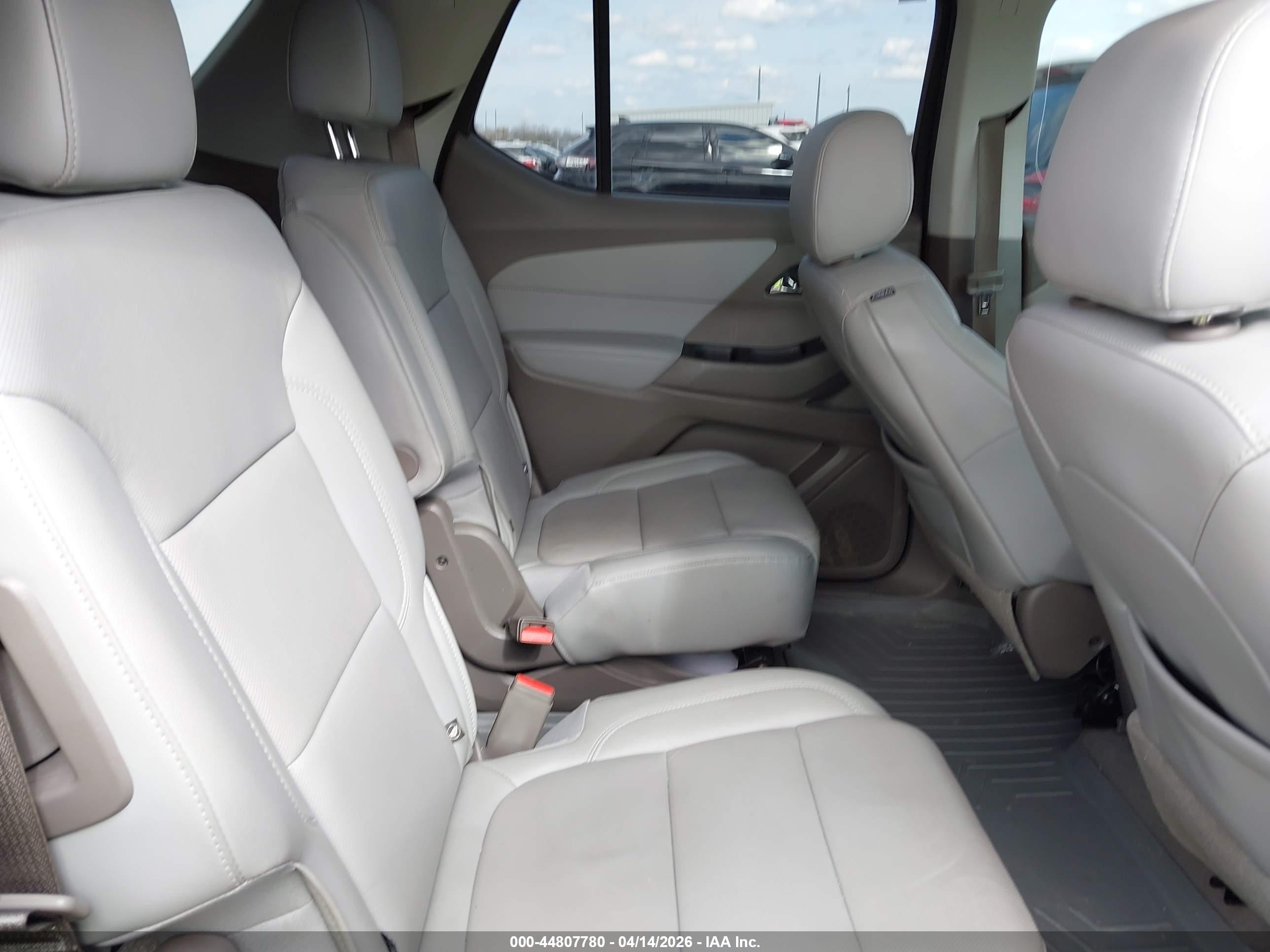 CHEVROLET TRAVERSE image 8