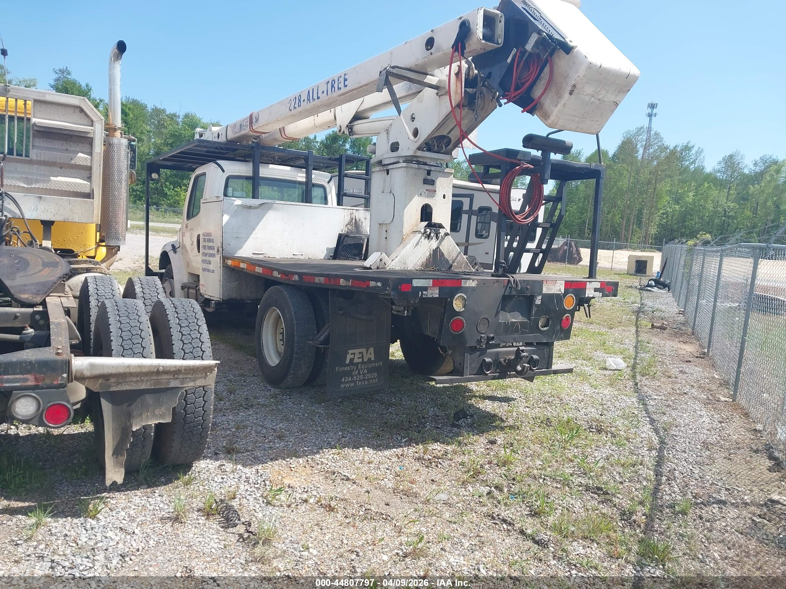 FREIGHTLINER M2 image 3