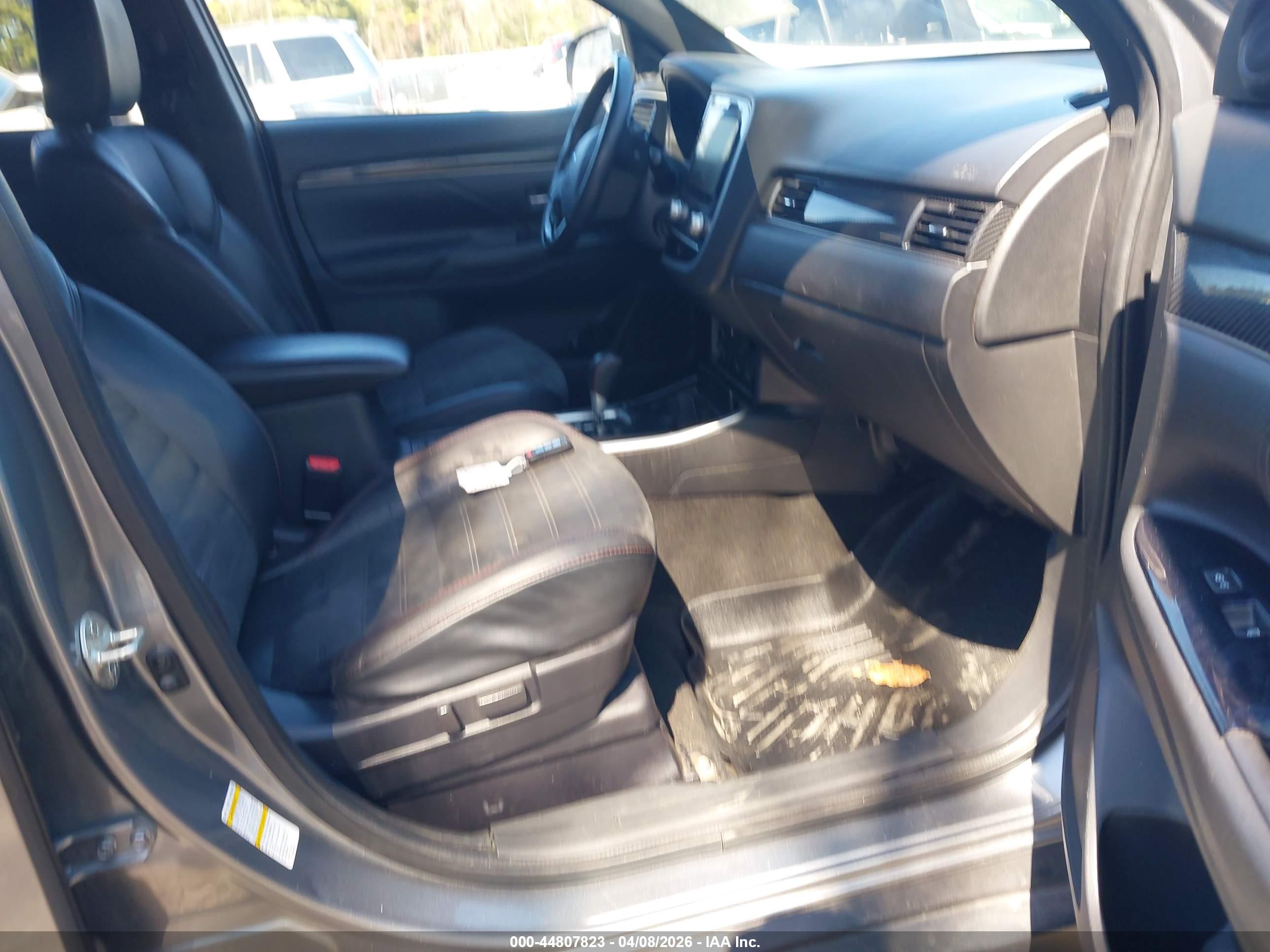 MITSUBISHI OUTLANDER image 5