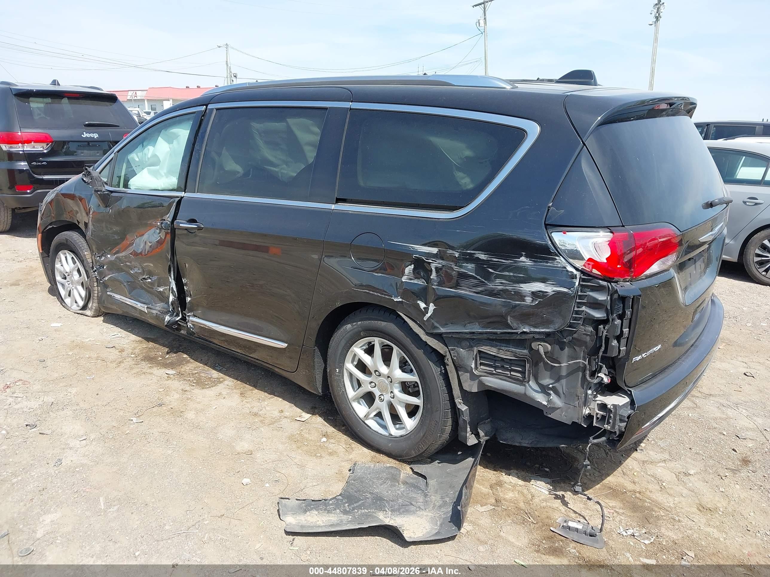CHRYSLER PACIFICA image 3