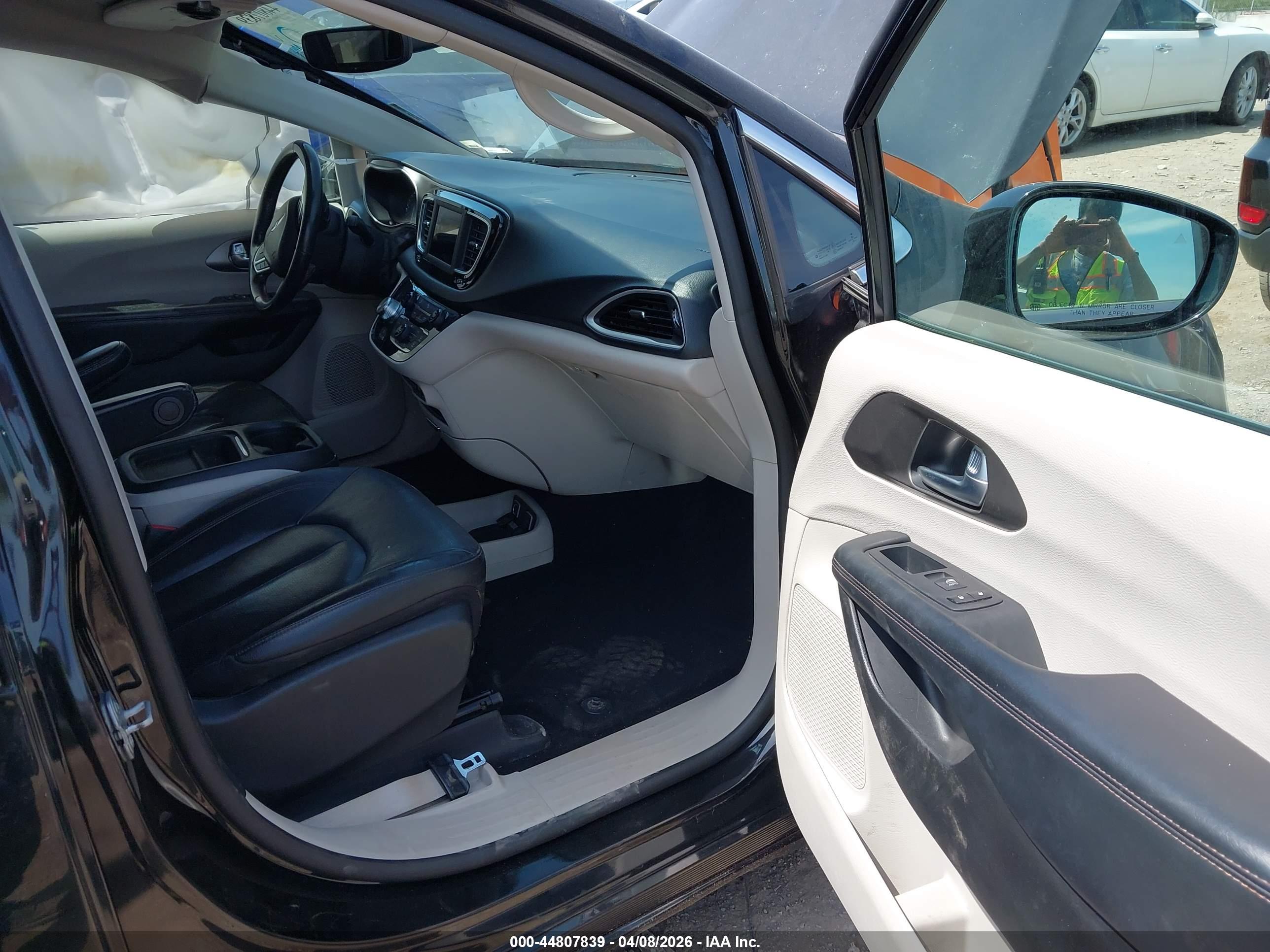CHRYSLER PACIFICA image 5