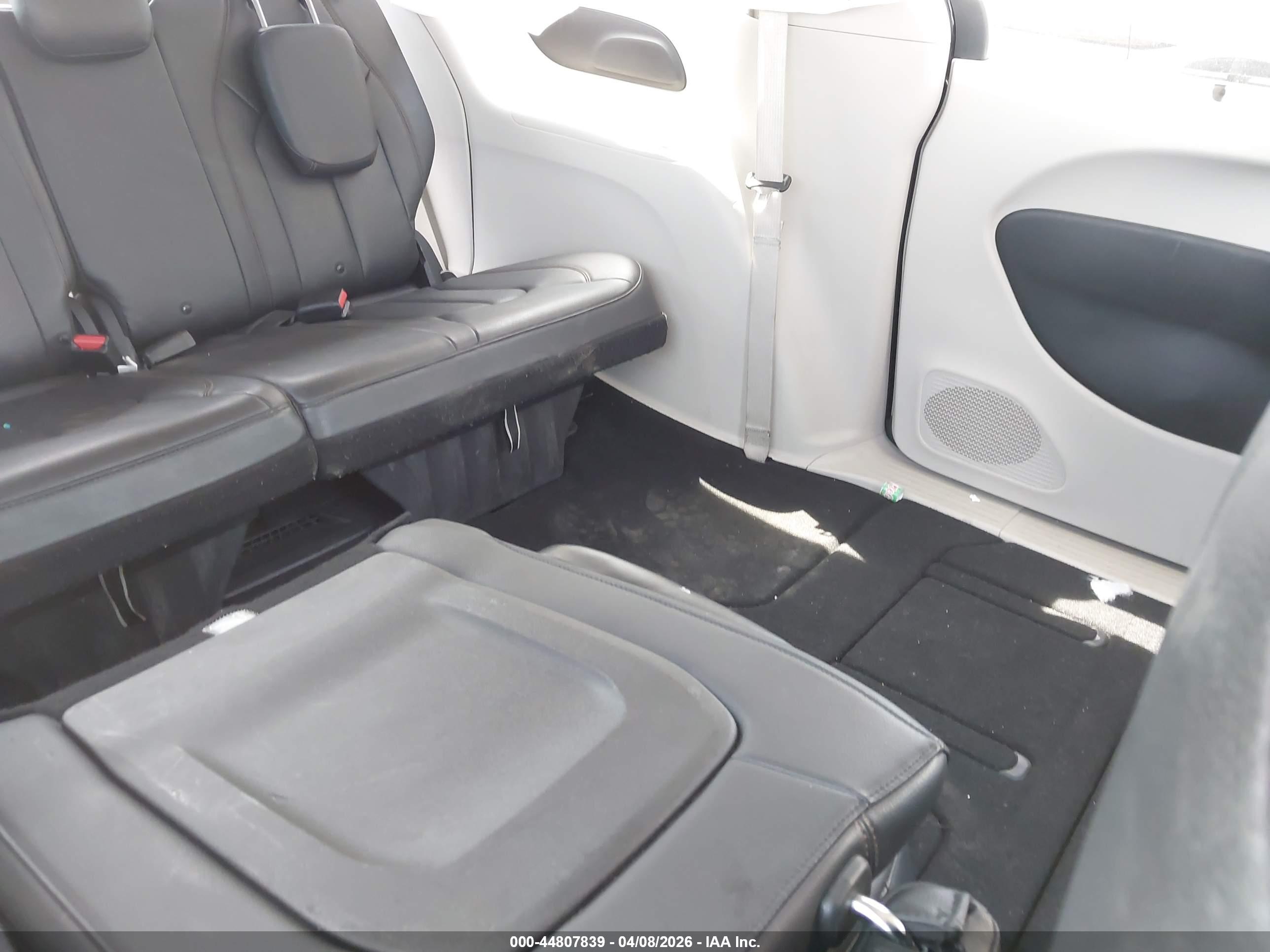 CHRYSLER PACIFICA image 8