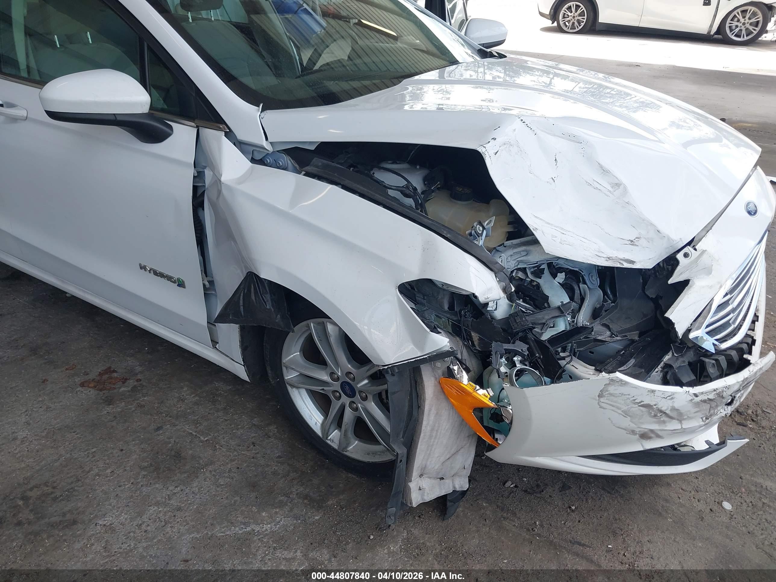 FORD FUSION image 6
