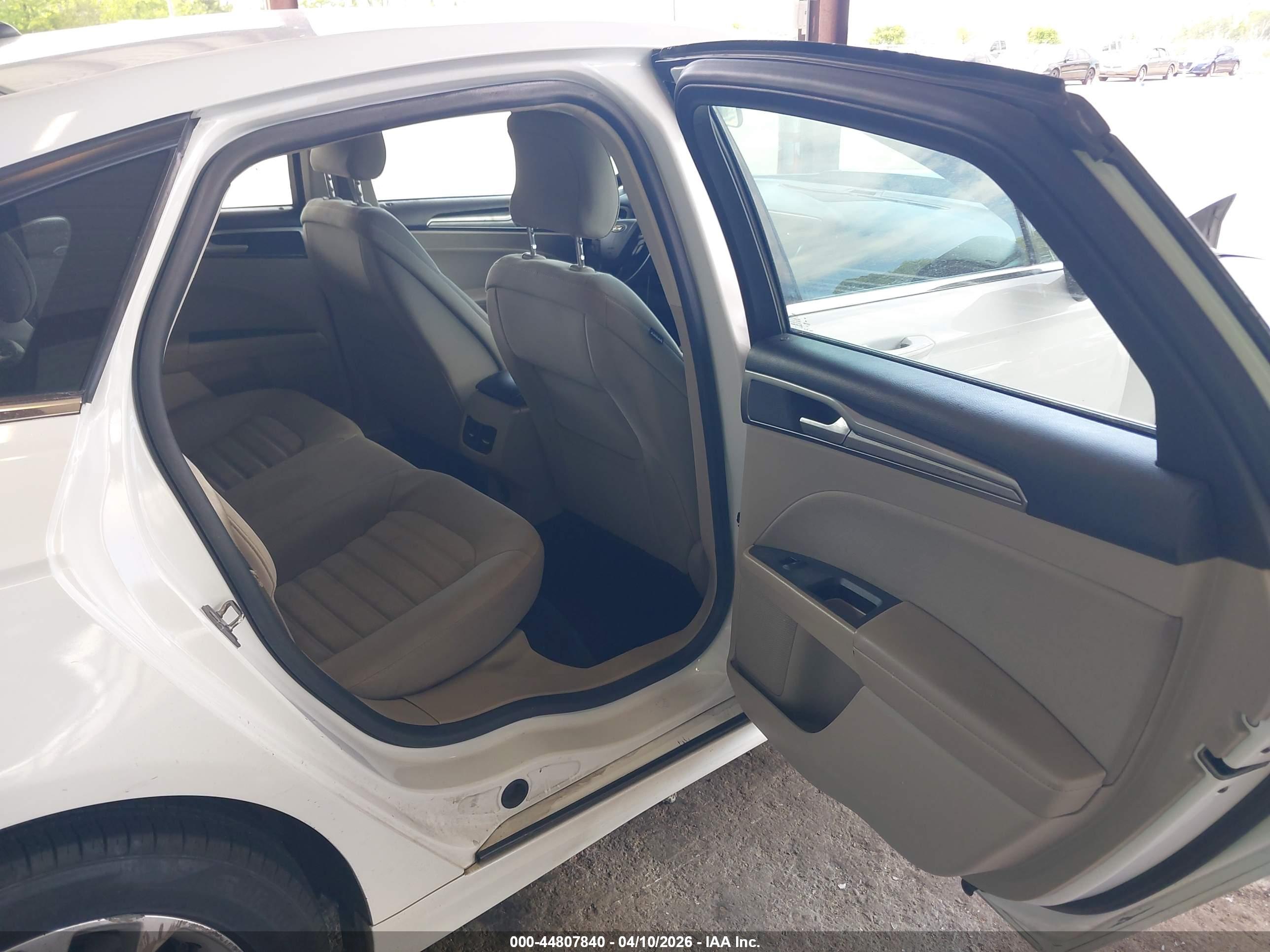 FORD FUSION image 8