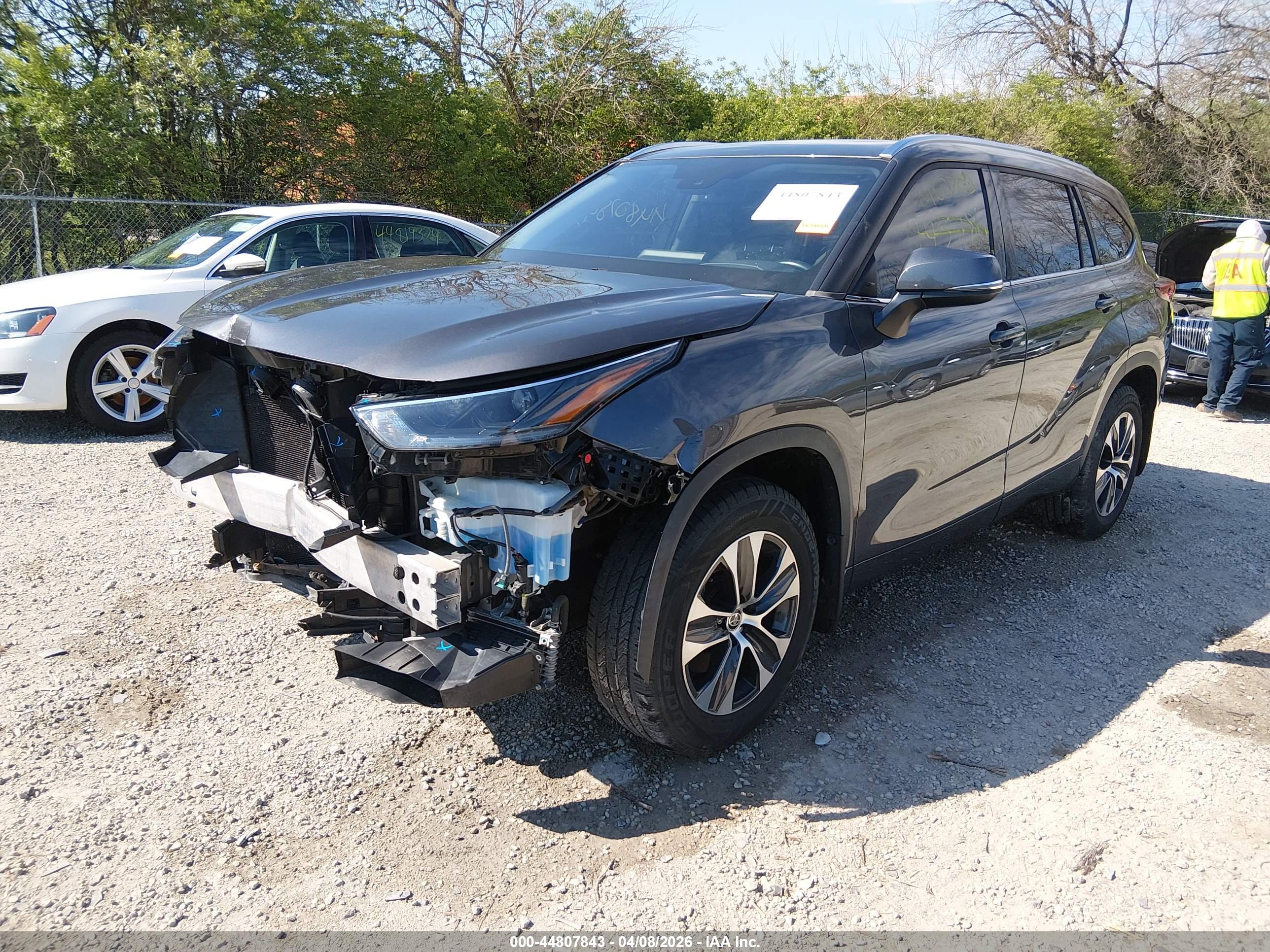 TOYOTA HIGHLANDER image 2