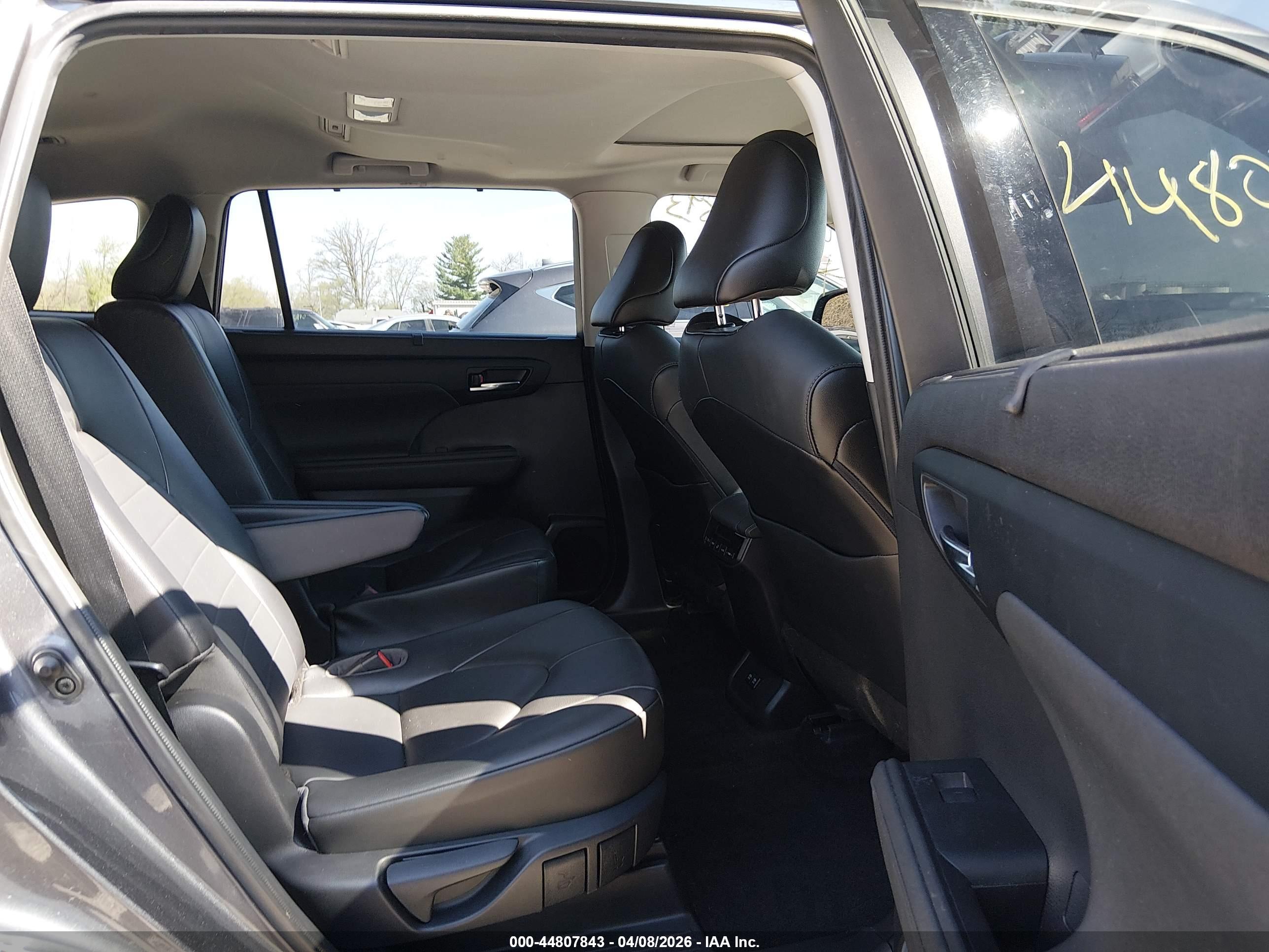 TOYOTA HIGHLANDER image 8