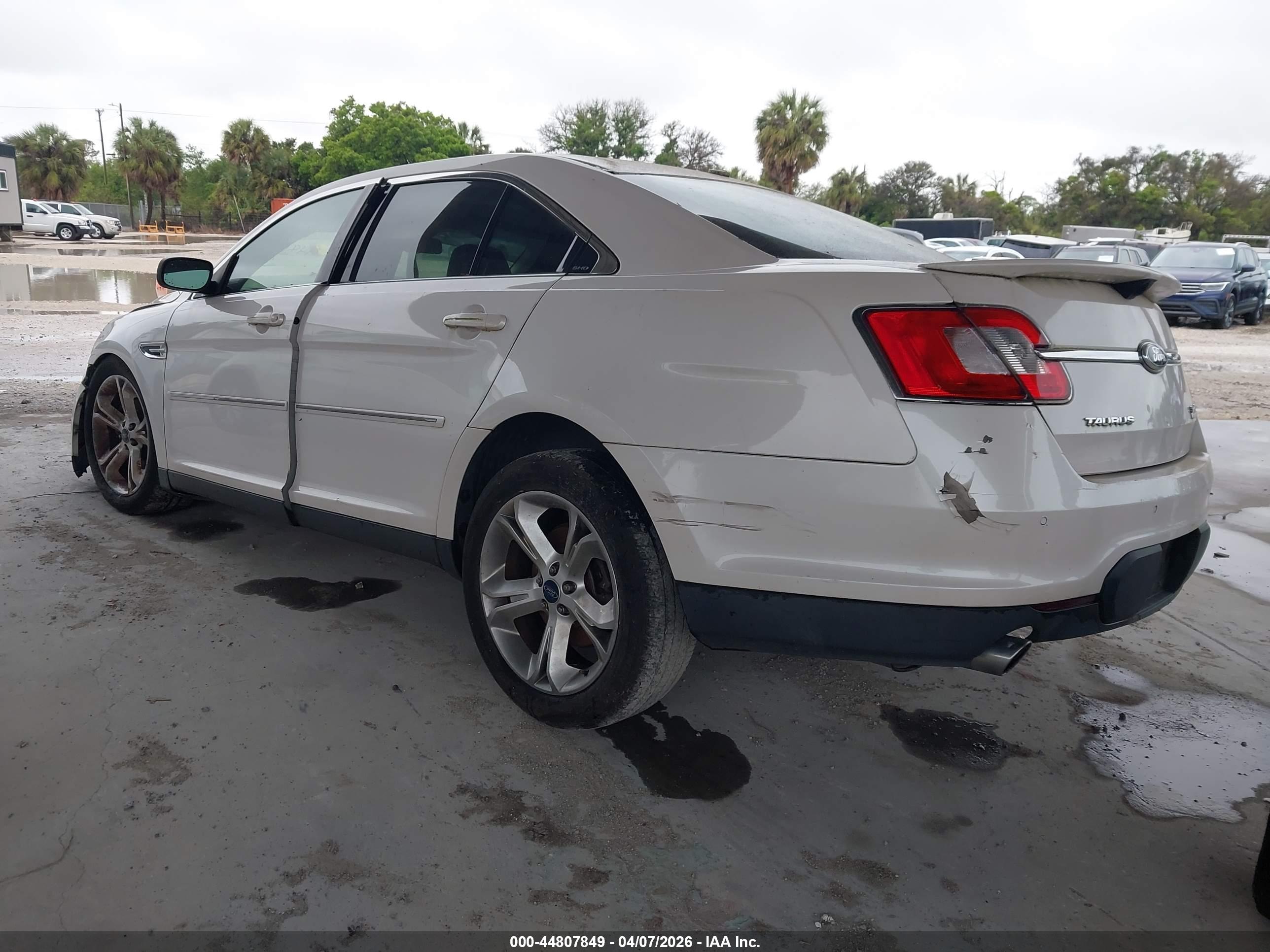 FORD TAURUS image 3