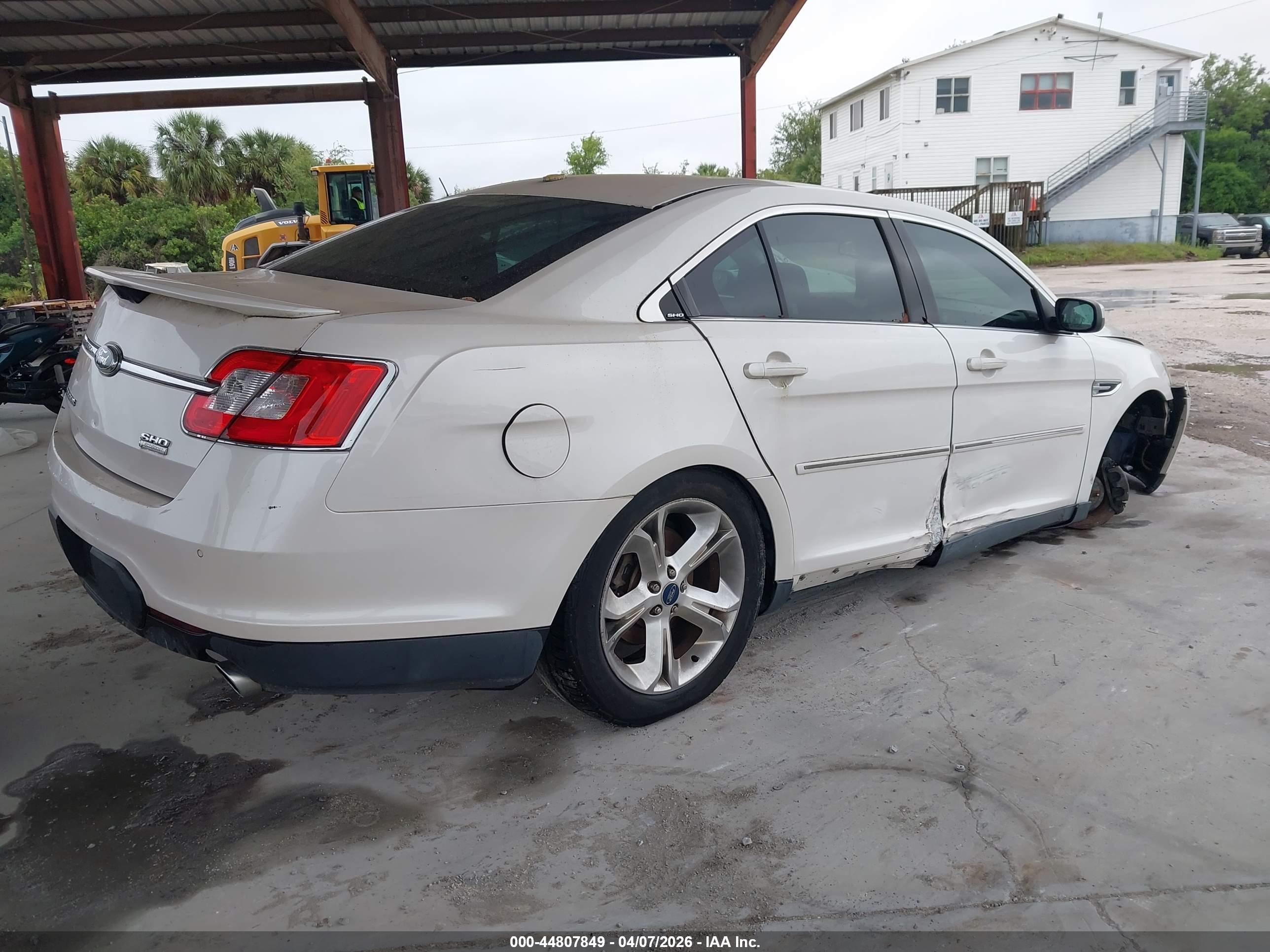 FORD TAURUS image 4