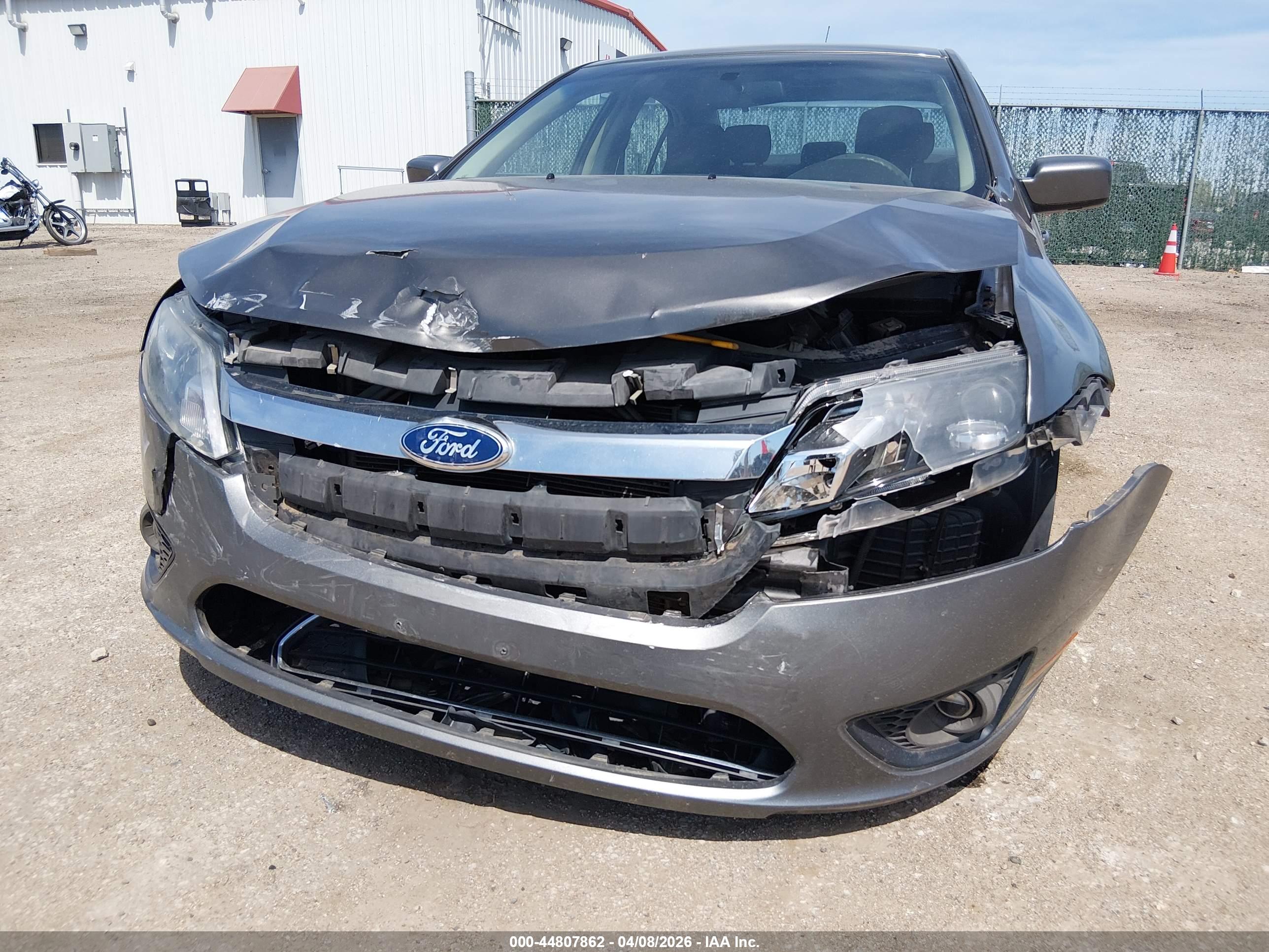 FORD FUSION image 6