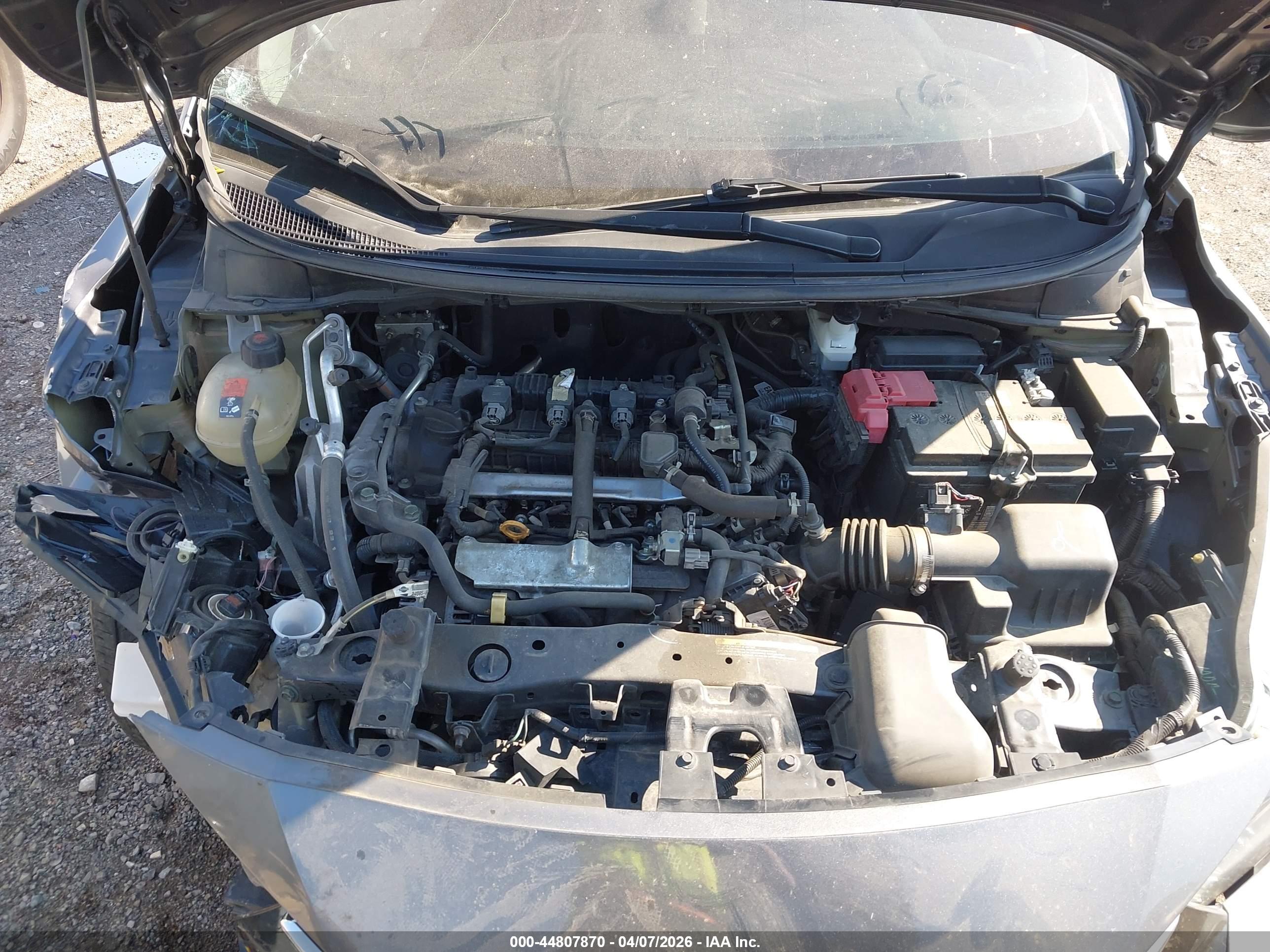 NISSAN VERSA image 10