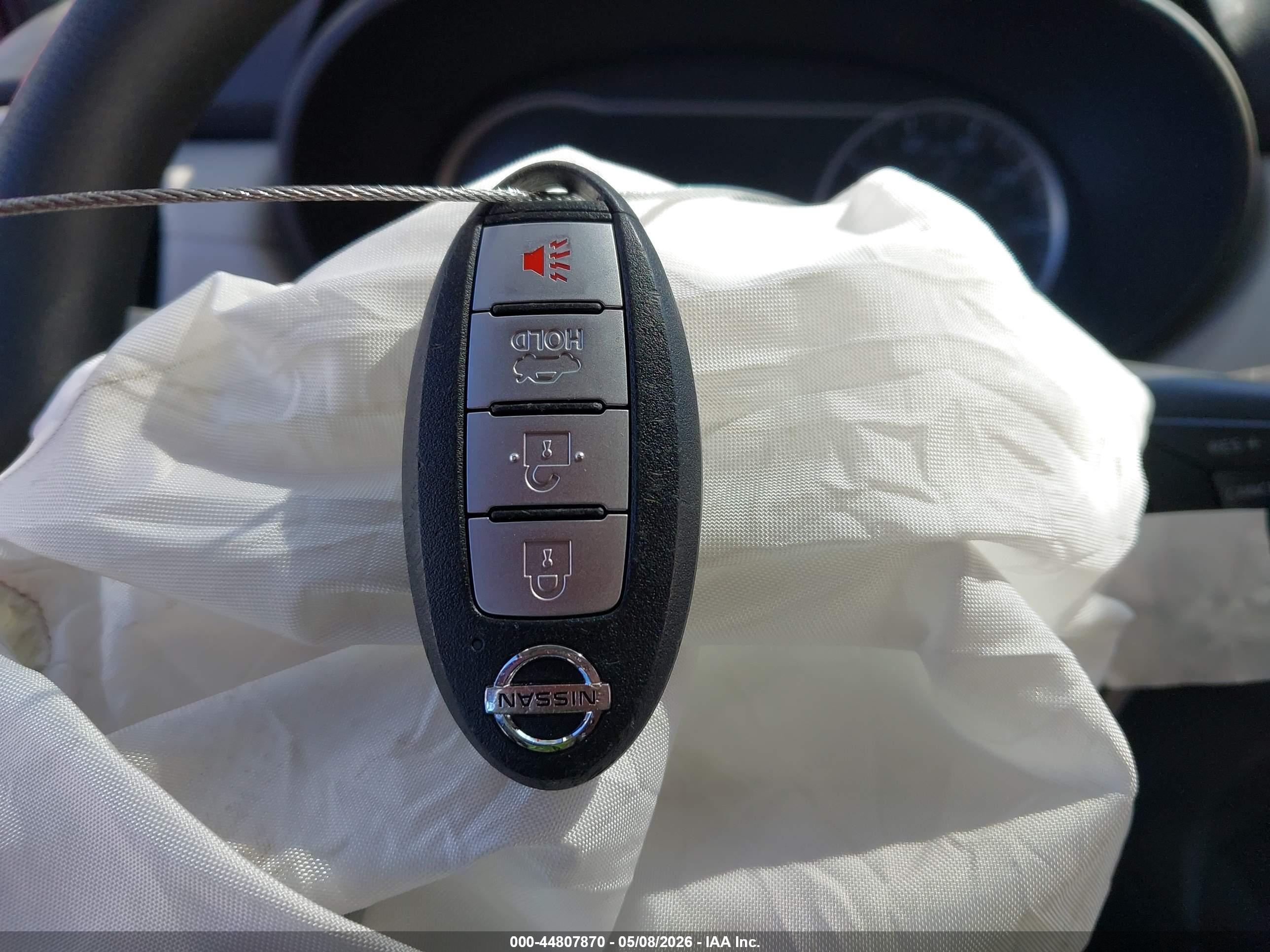 NISSAN VERSA image 11