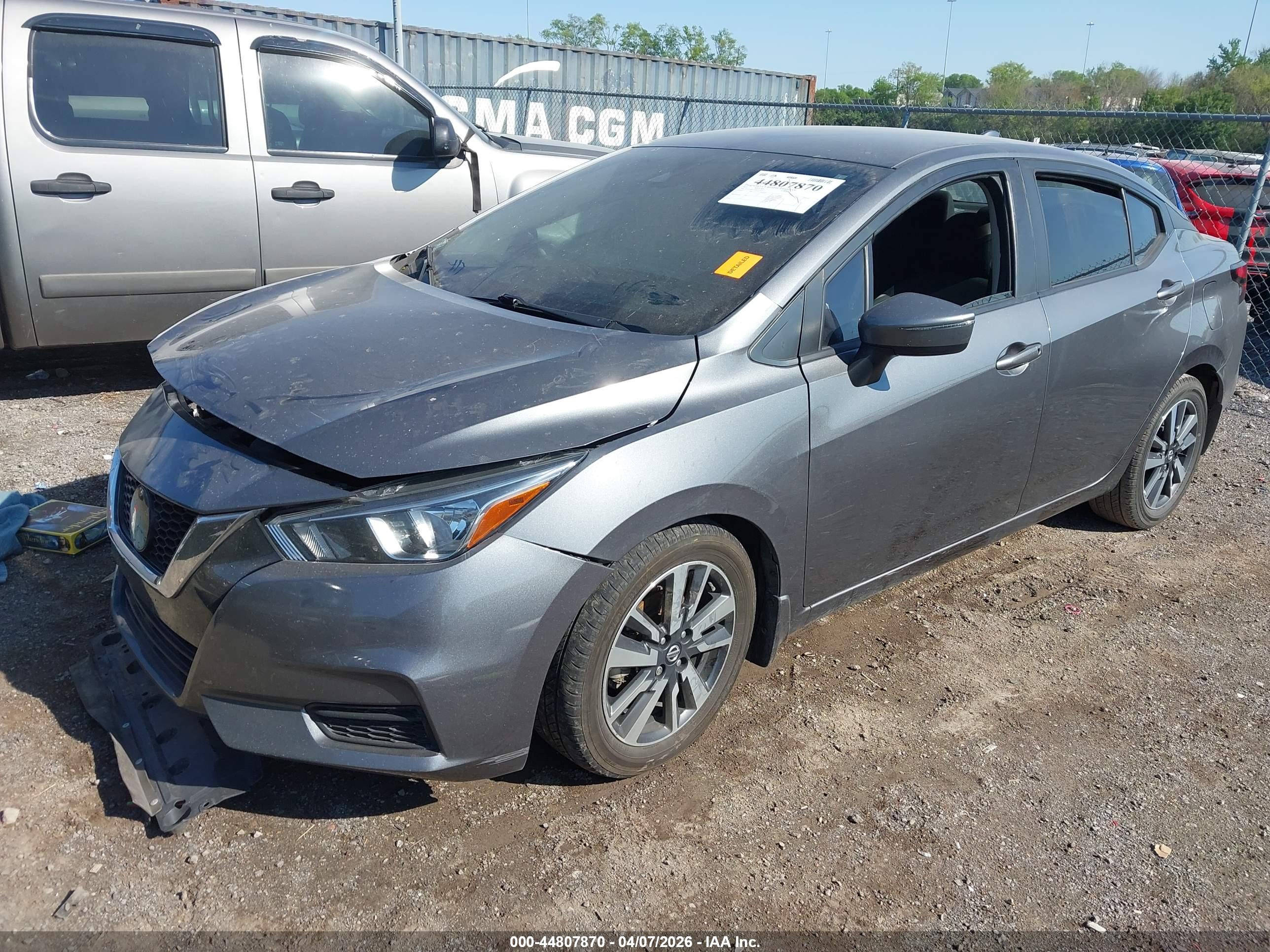 NISSAN VERSA image 2