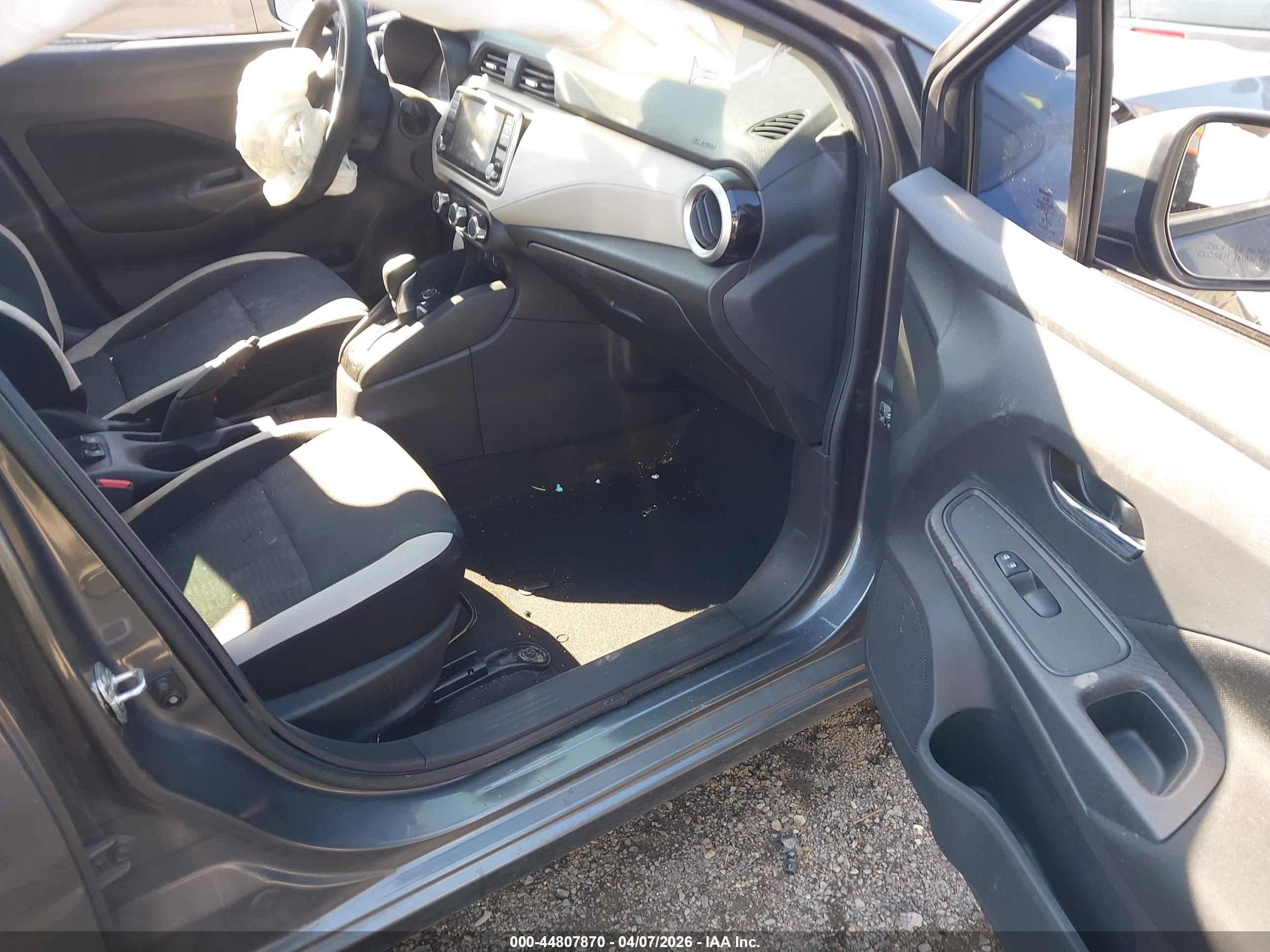 NISSAN VERSA image 5