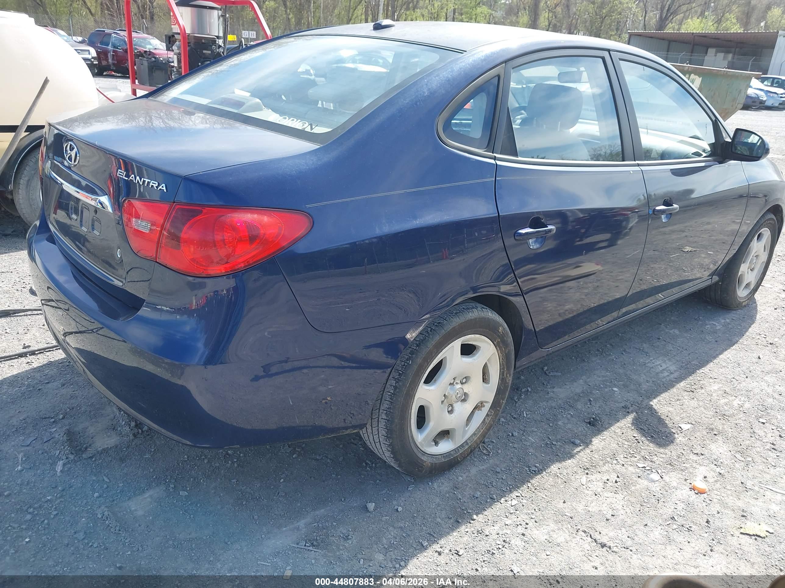 HYUNDAI ELANTRA image 4