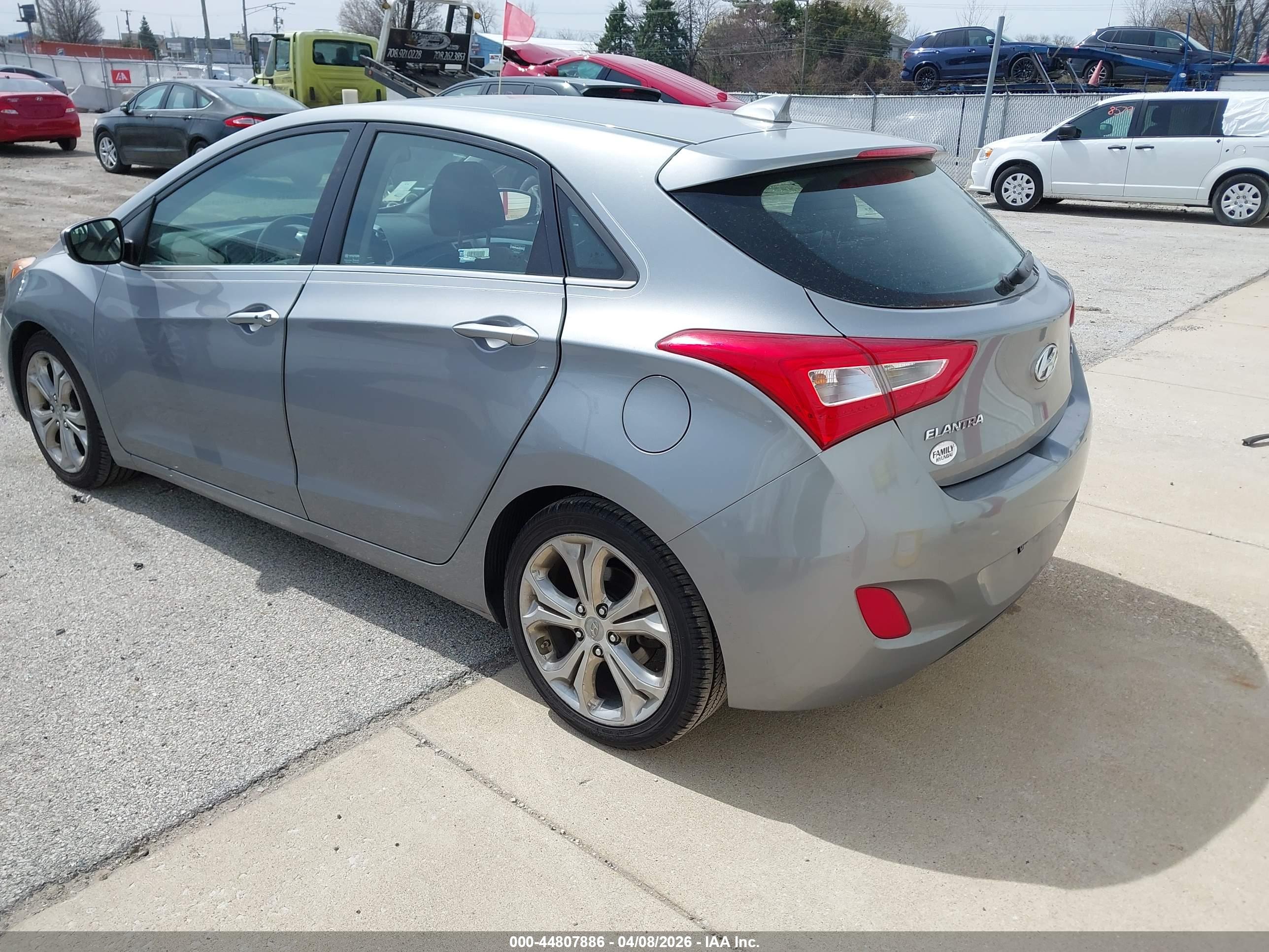HYUNDAI ELANTRA image 3