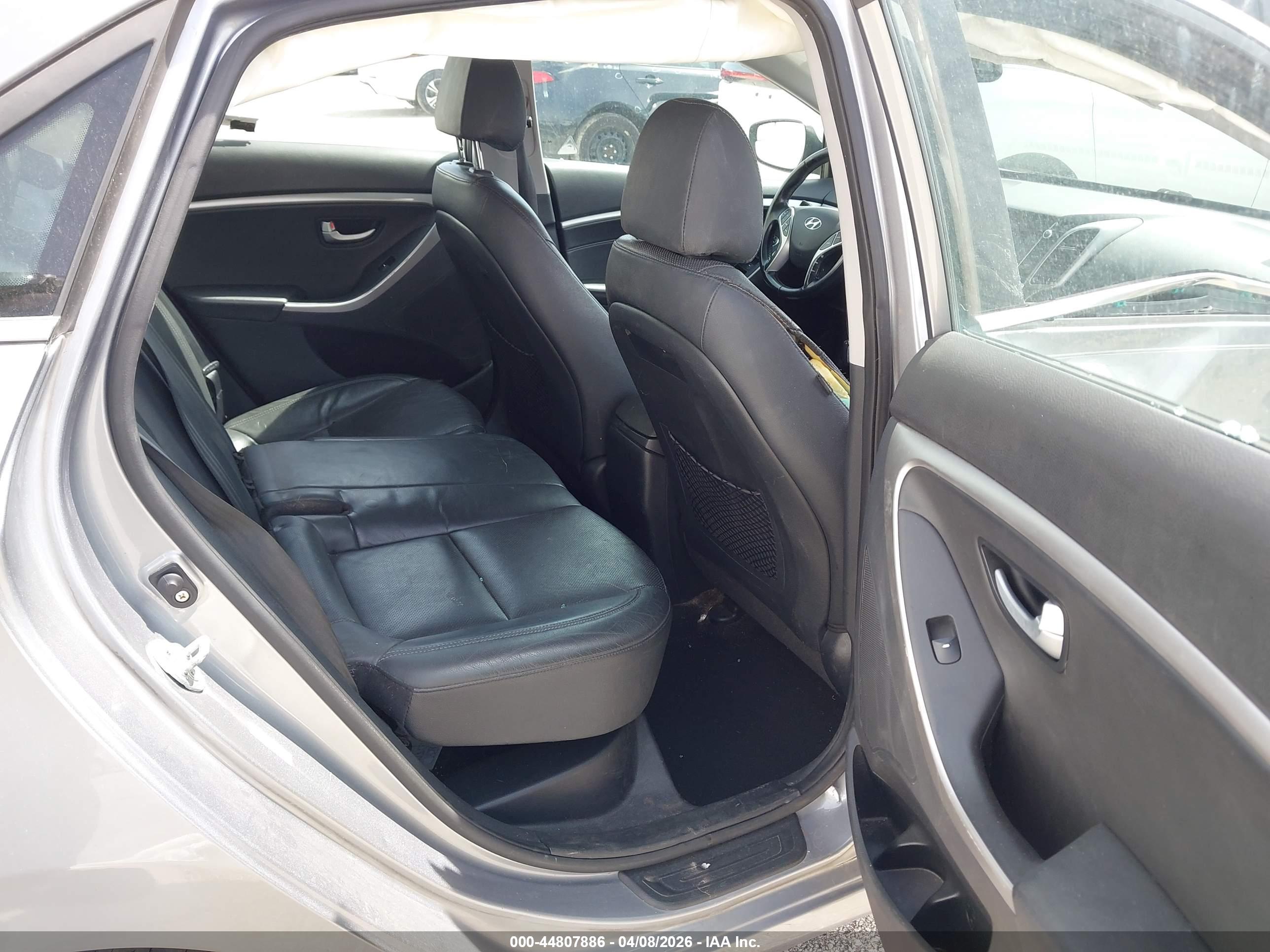 HYUNDAI ELANTRA image 8
