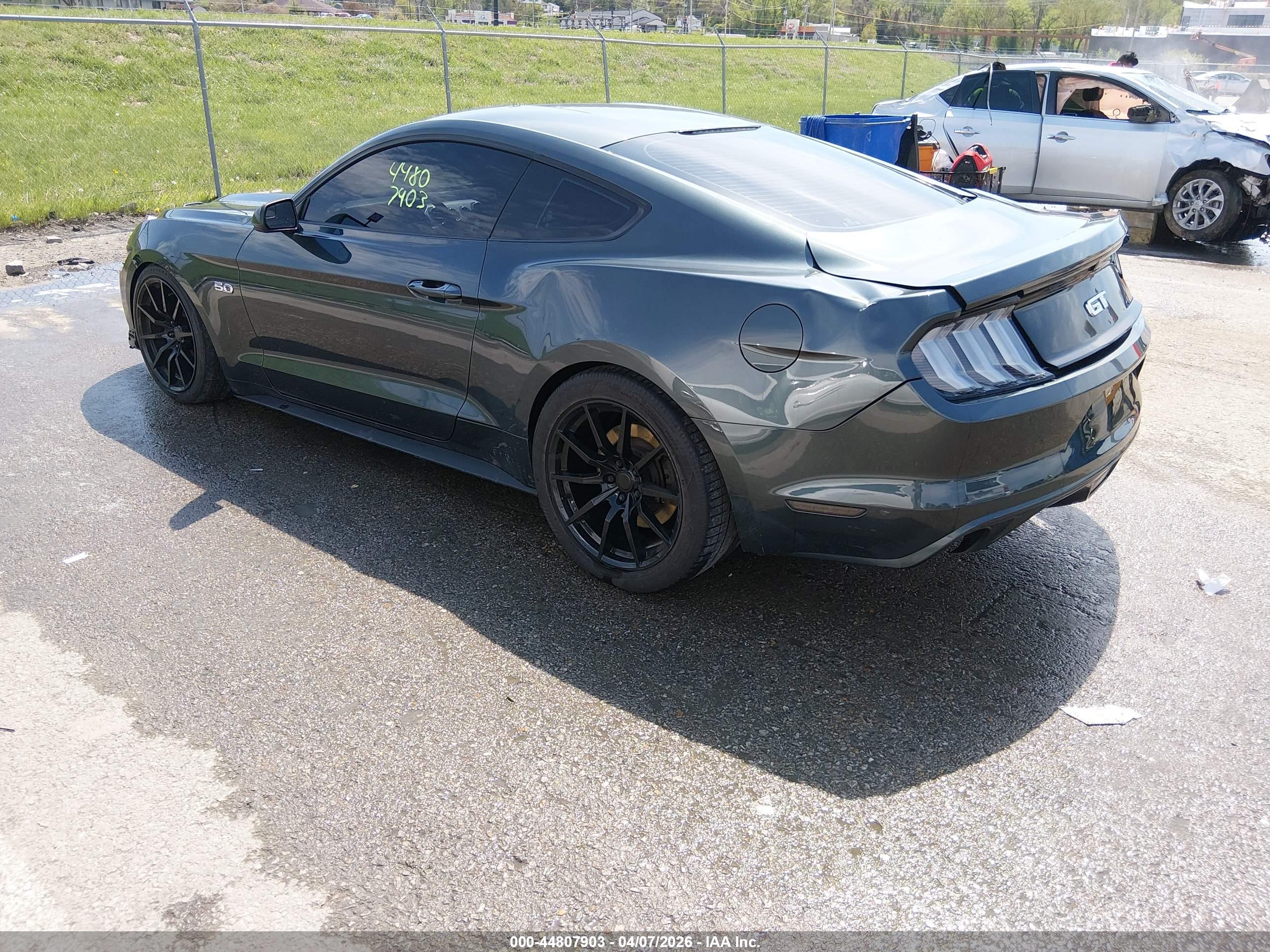 FORD MUSTANG image 3