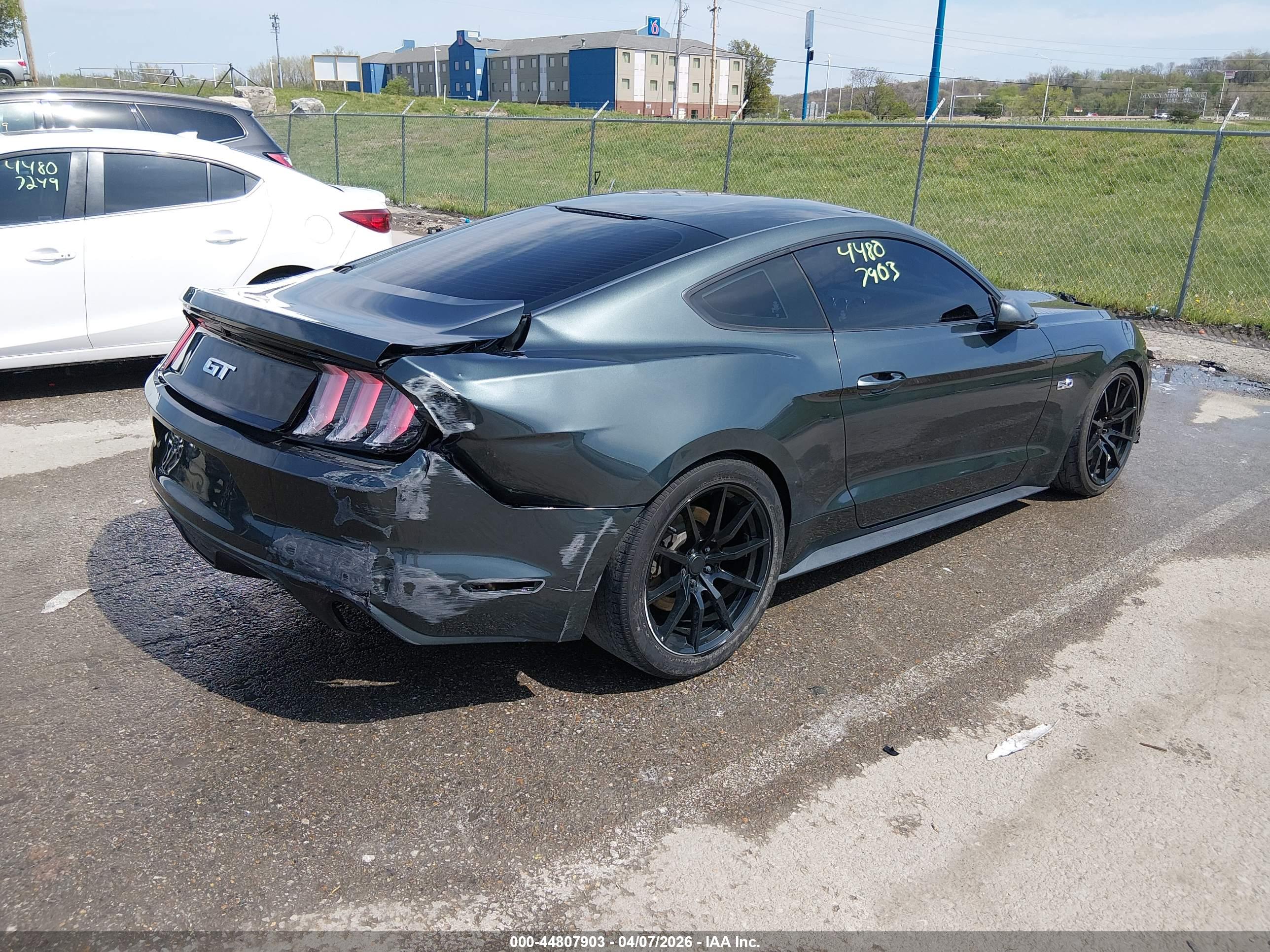 FORD MUSTANG image 4