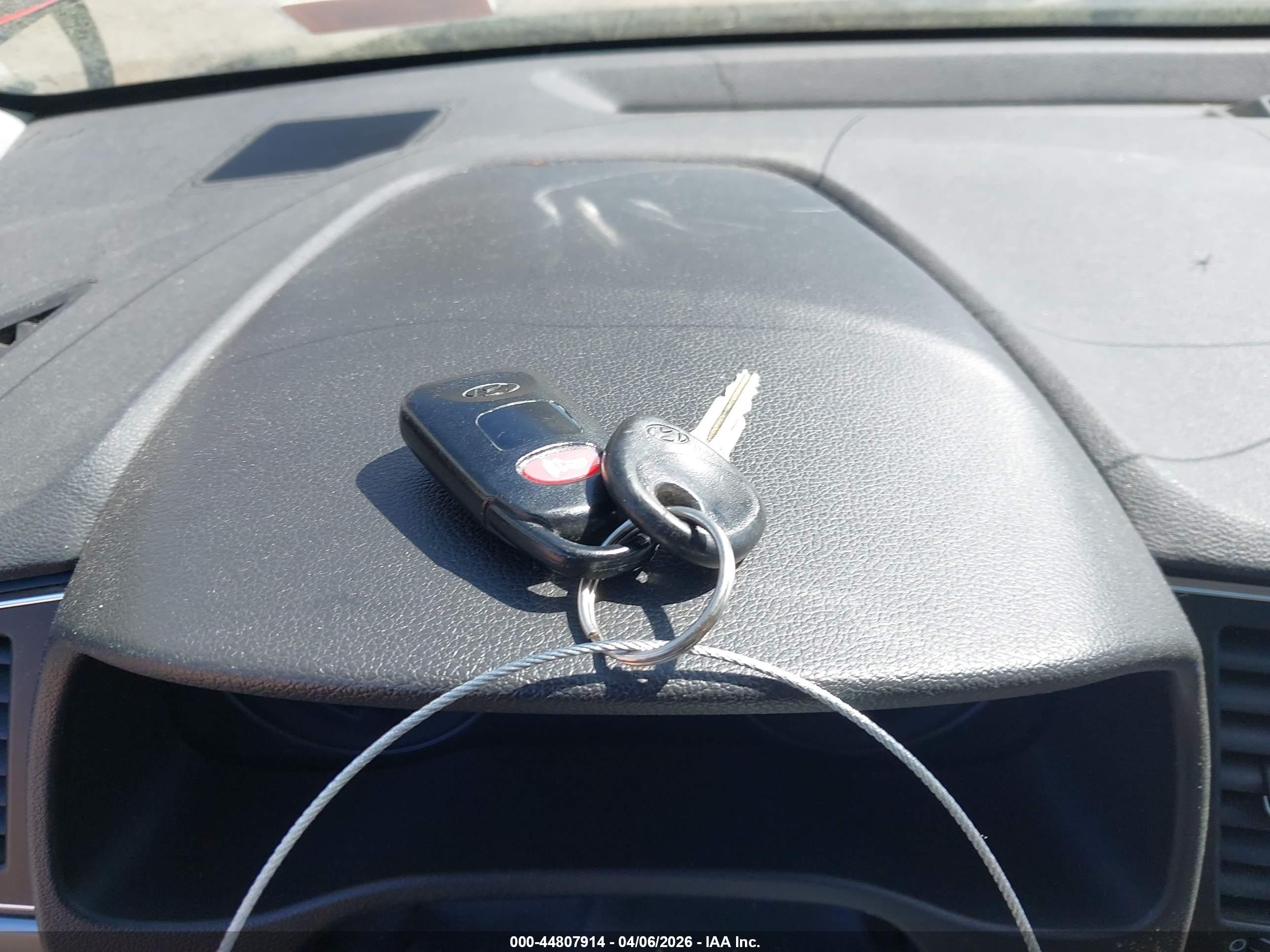 HYUNDAI ELANTRA image 11