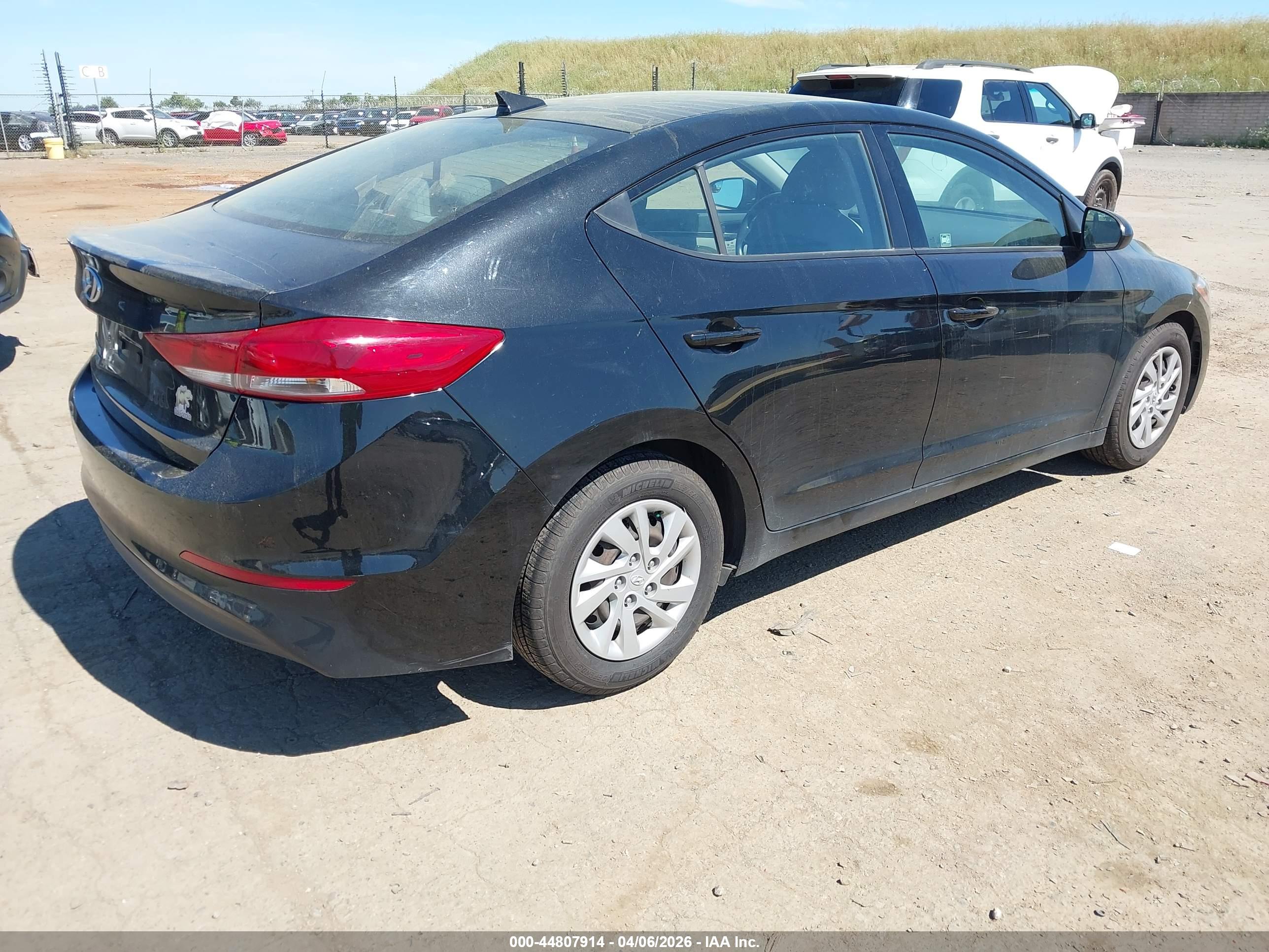 HYUNDAI ELANTRA image 4