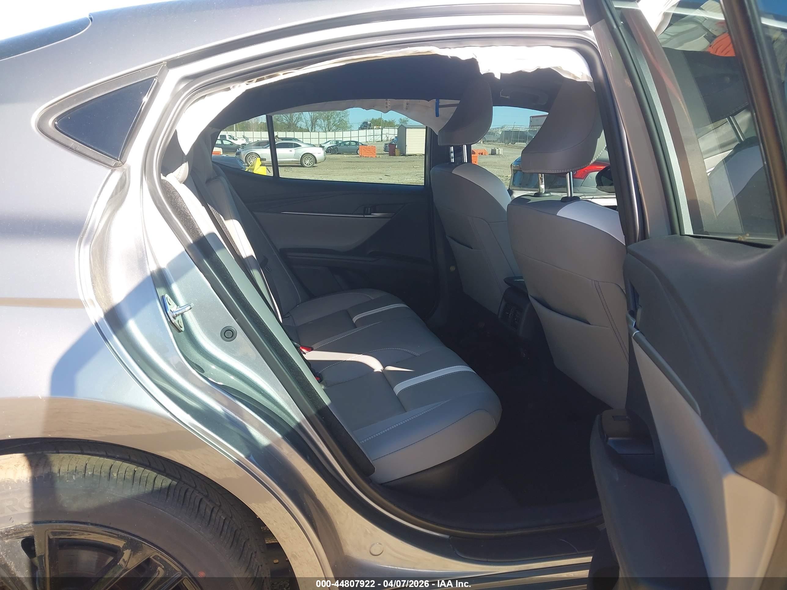 TOYOTA CAMRY image 8