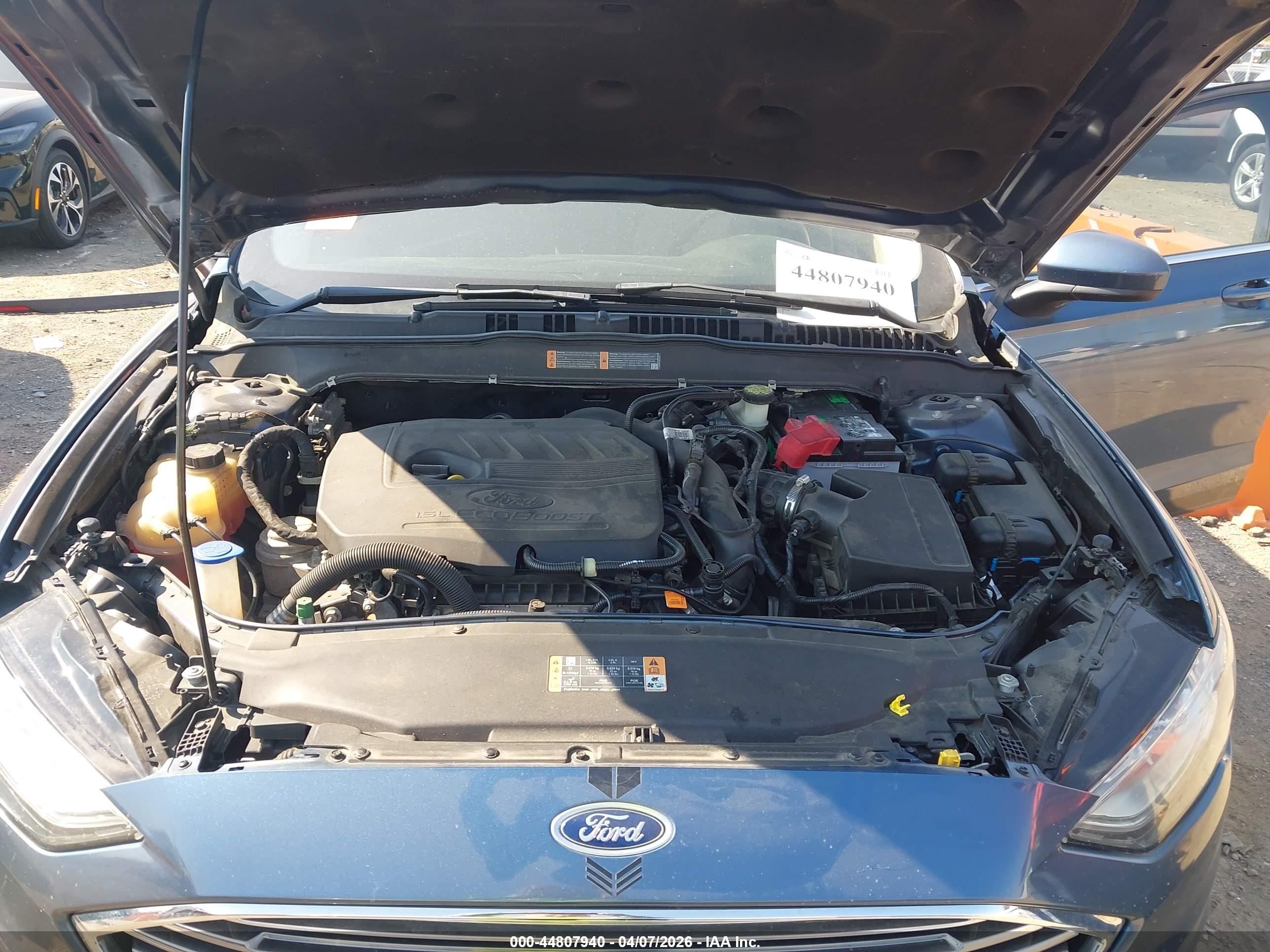 FORD FUSION image 10