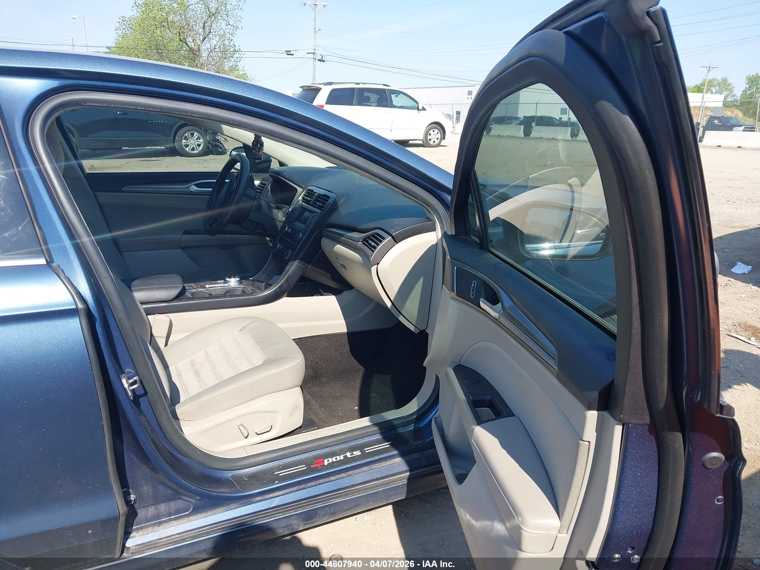 FORD FUSION image 5