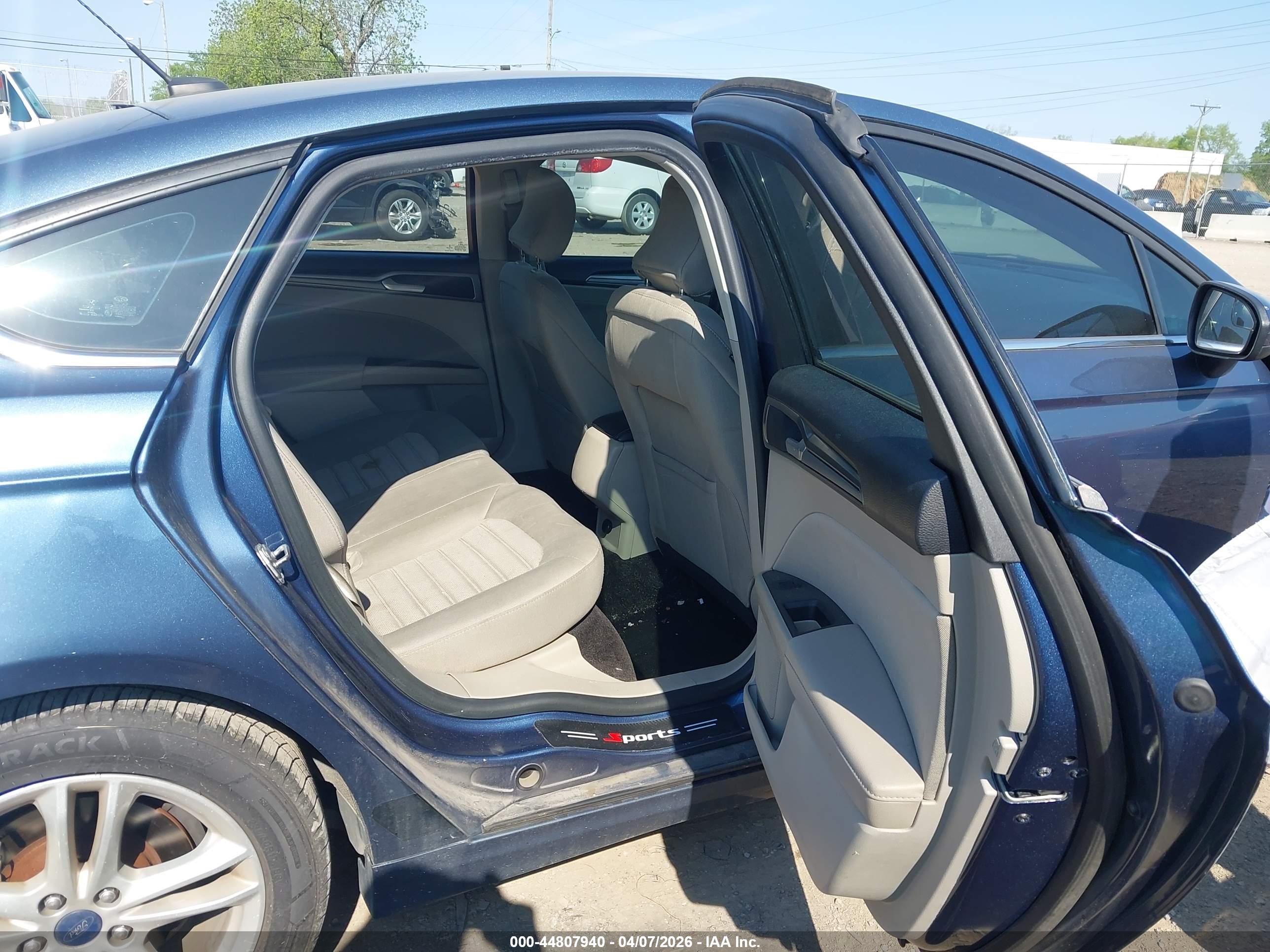 FORD FUSION image 8