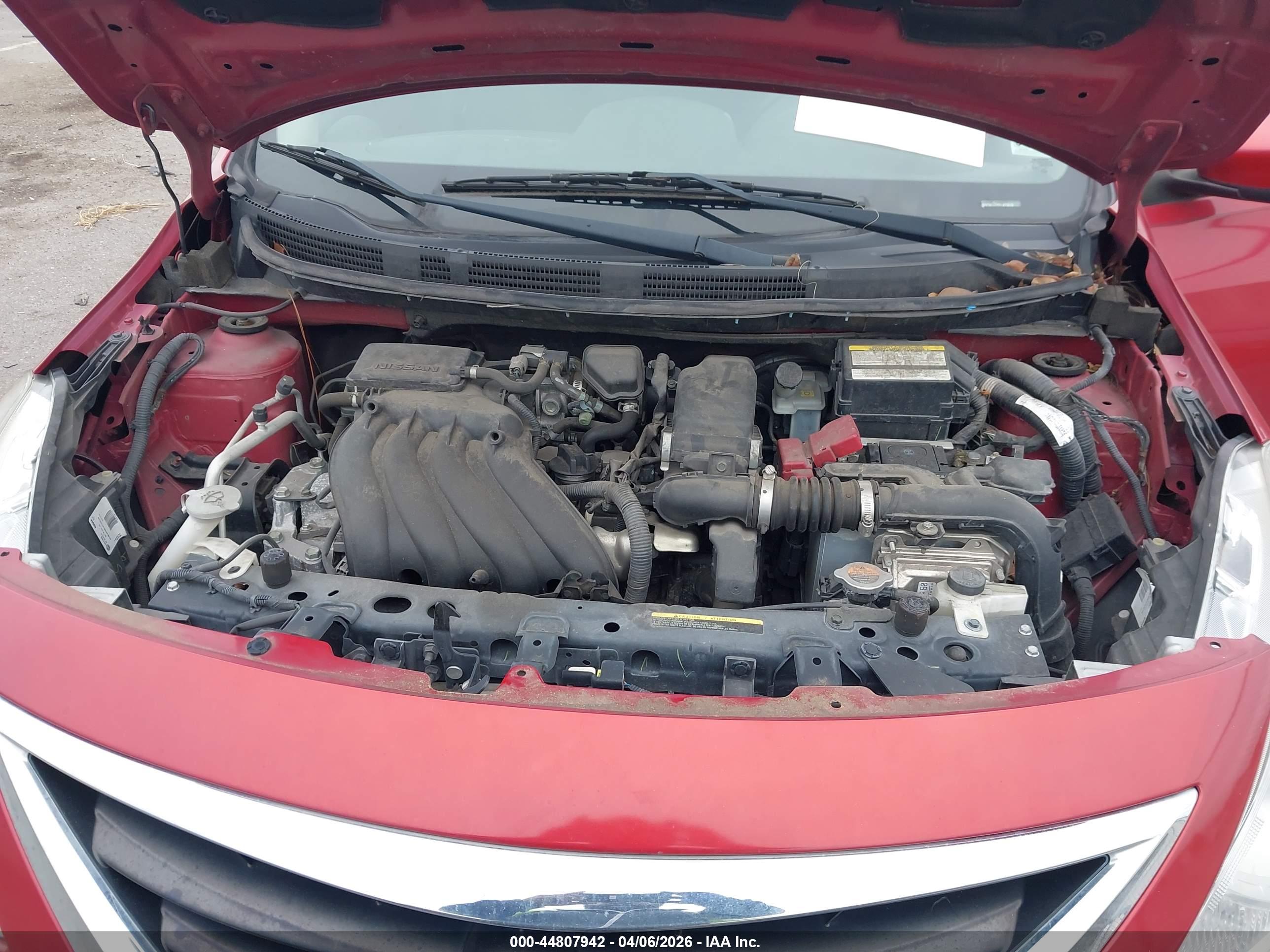 NISSAN VERSA image 10
