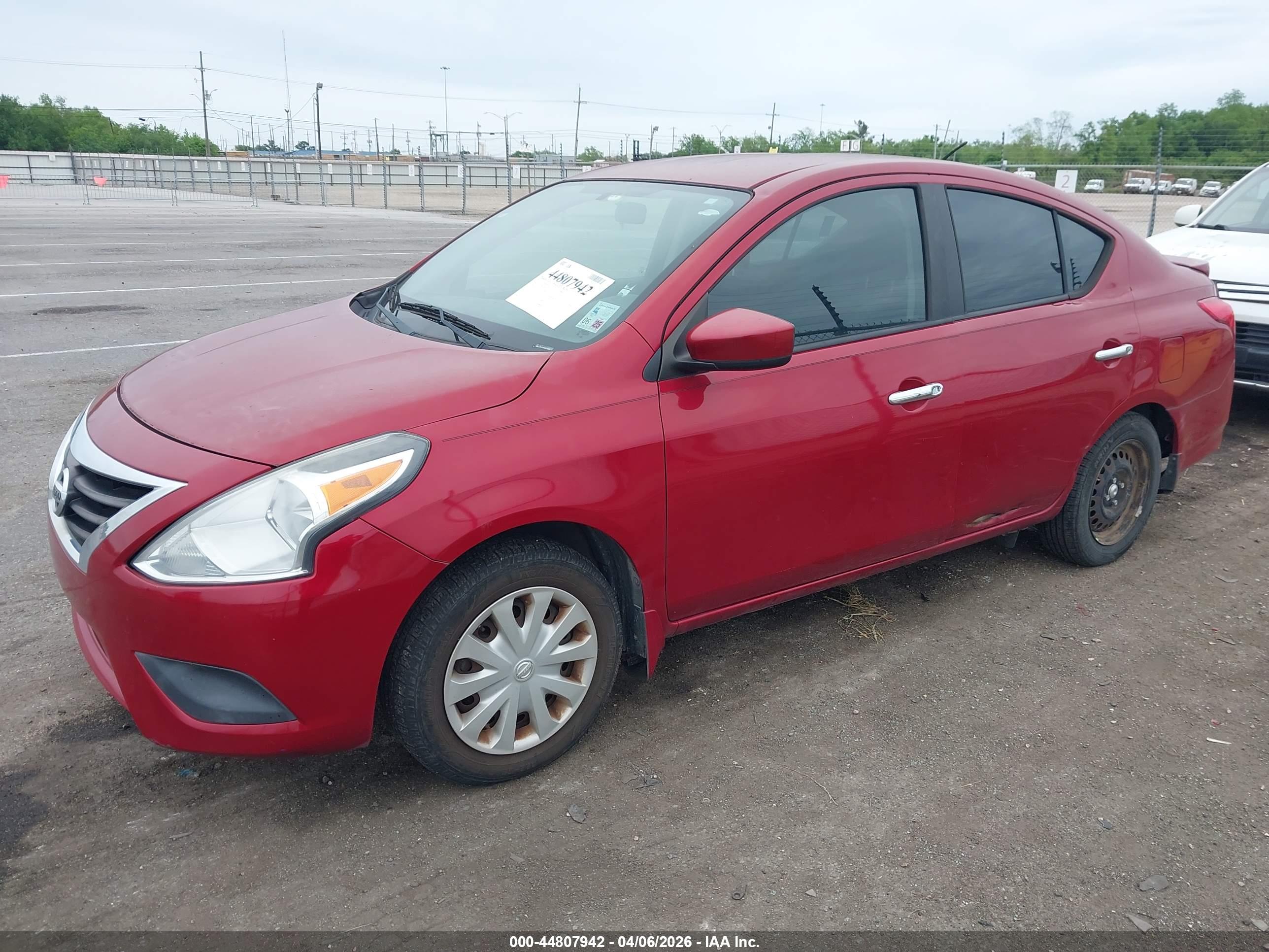 NISSAN VERSA image 2