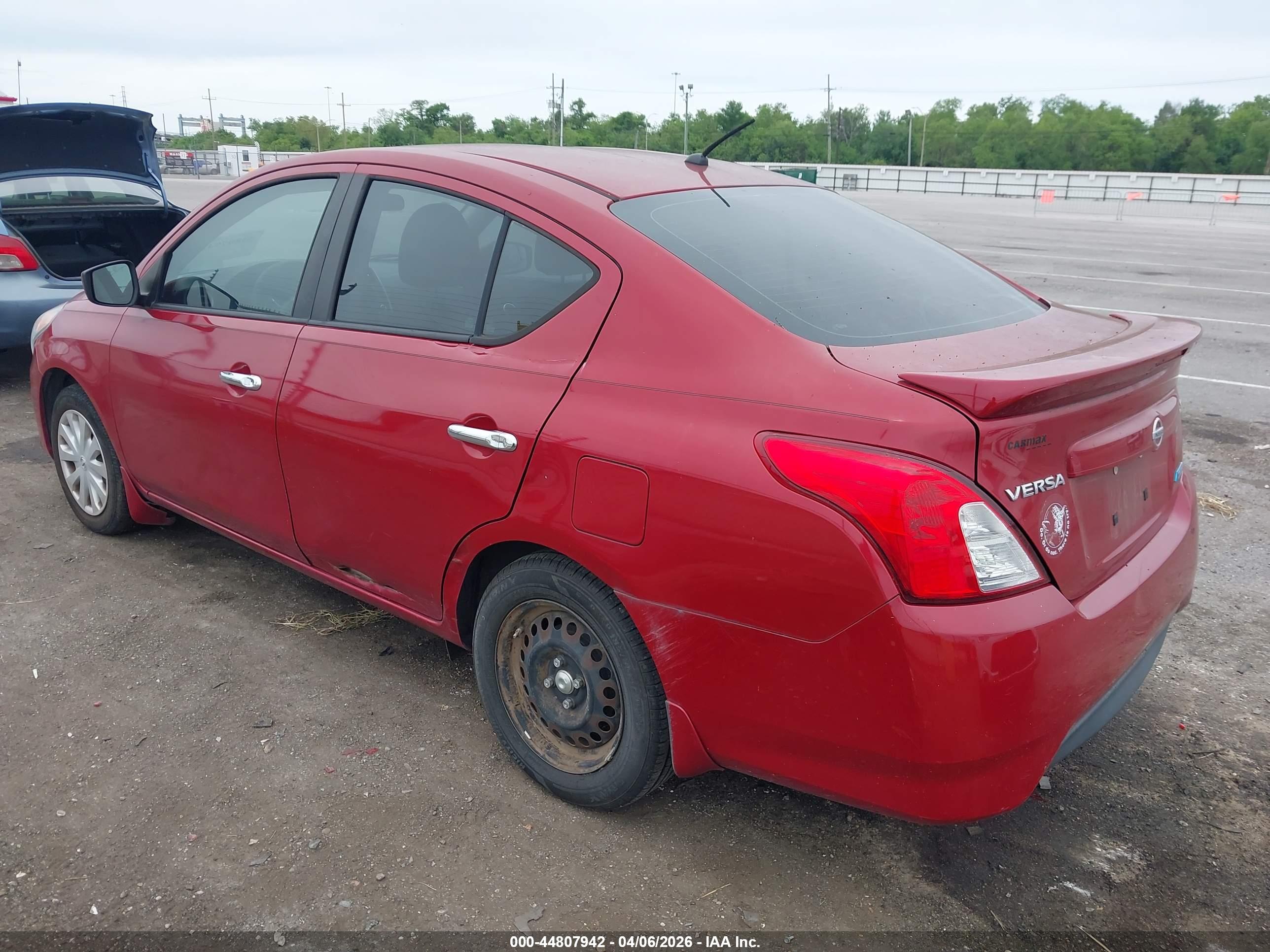 NISSAN VERSA image 3