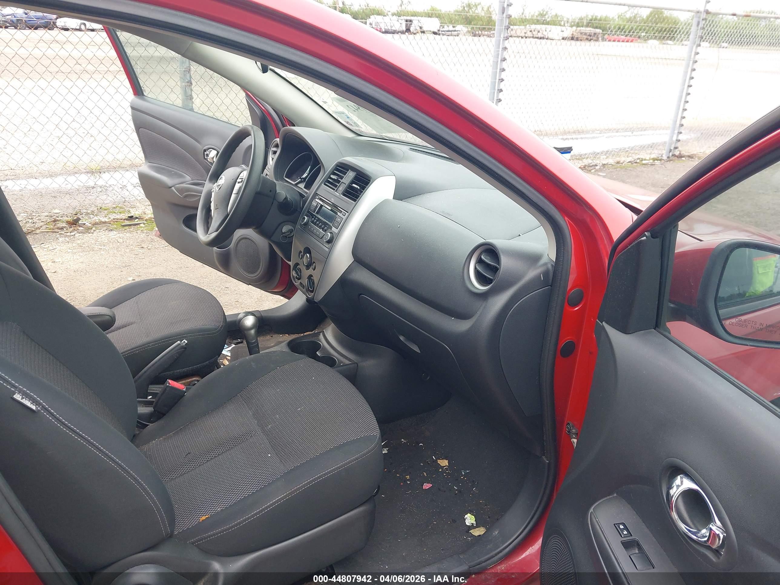 NISSAN VERSA image 5
