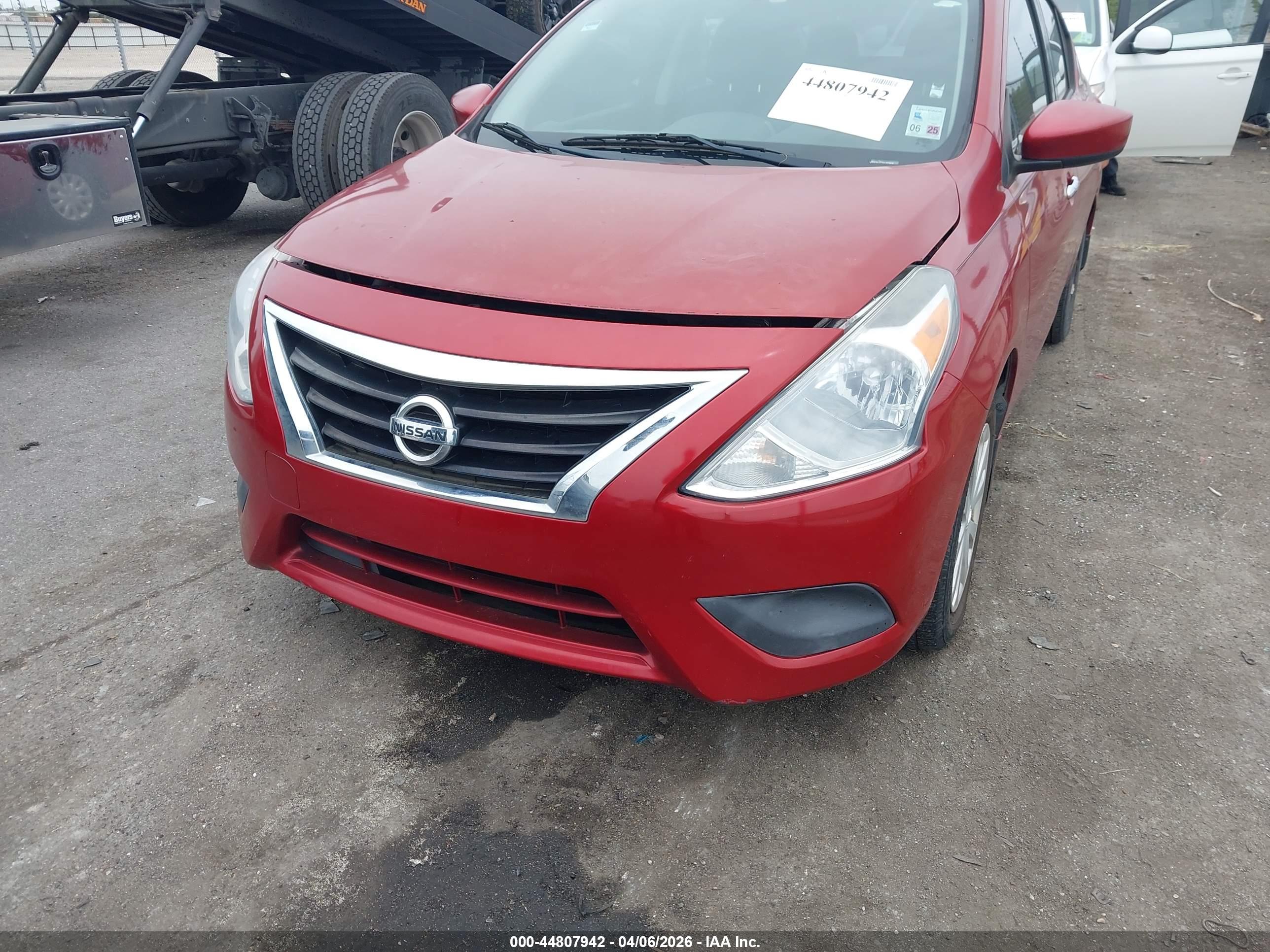 NISSAN VERSA image 6