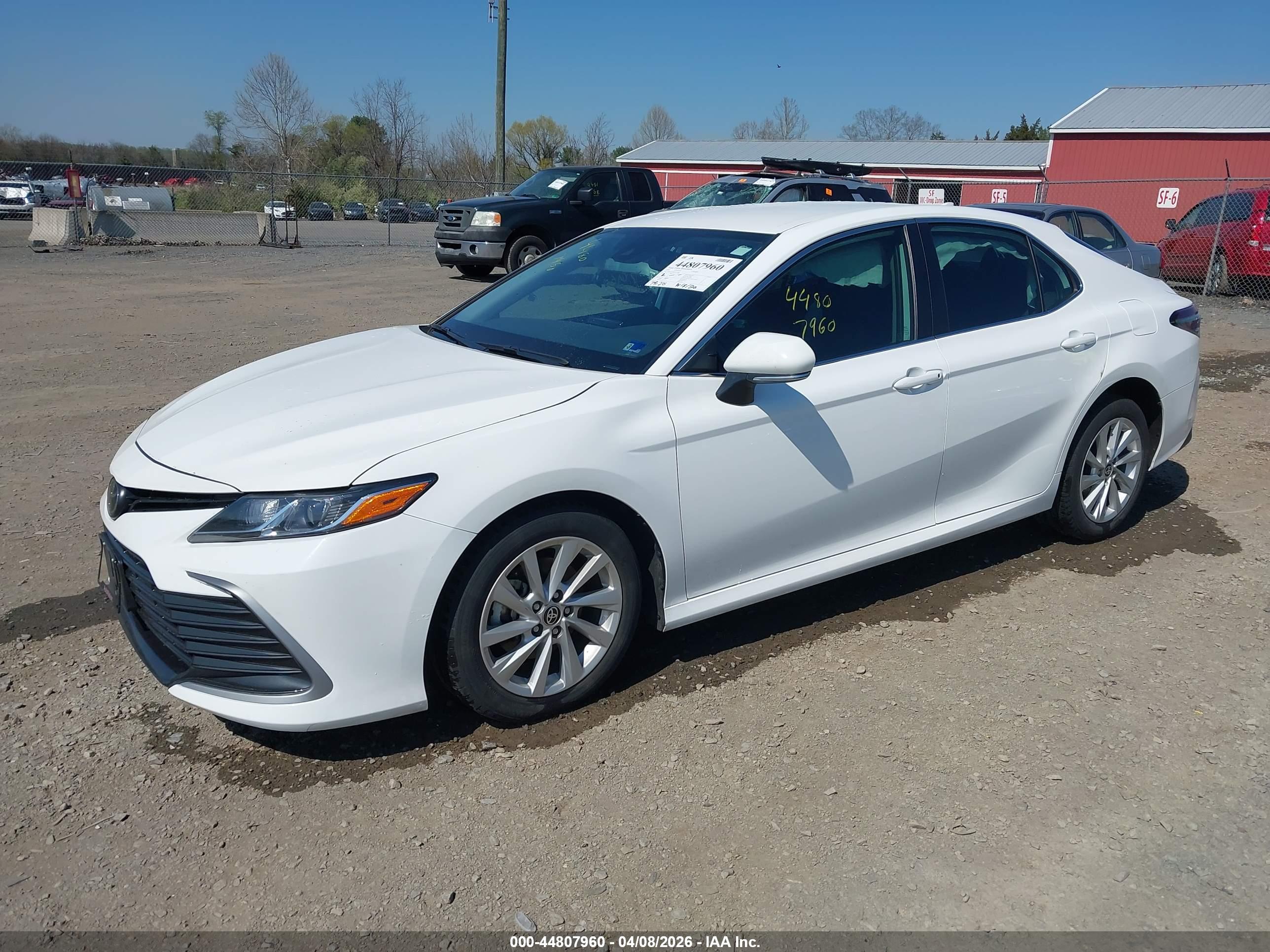 TOYOTA CAMRY image 2