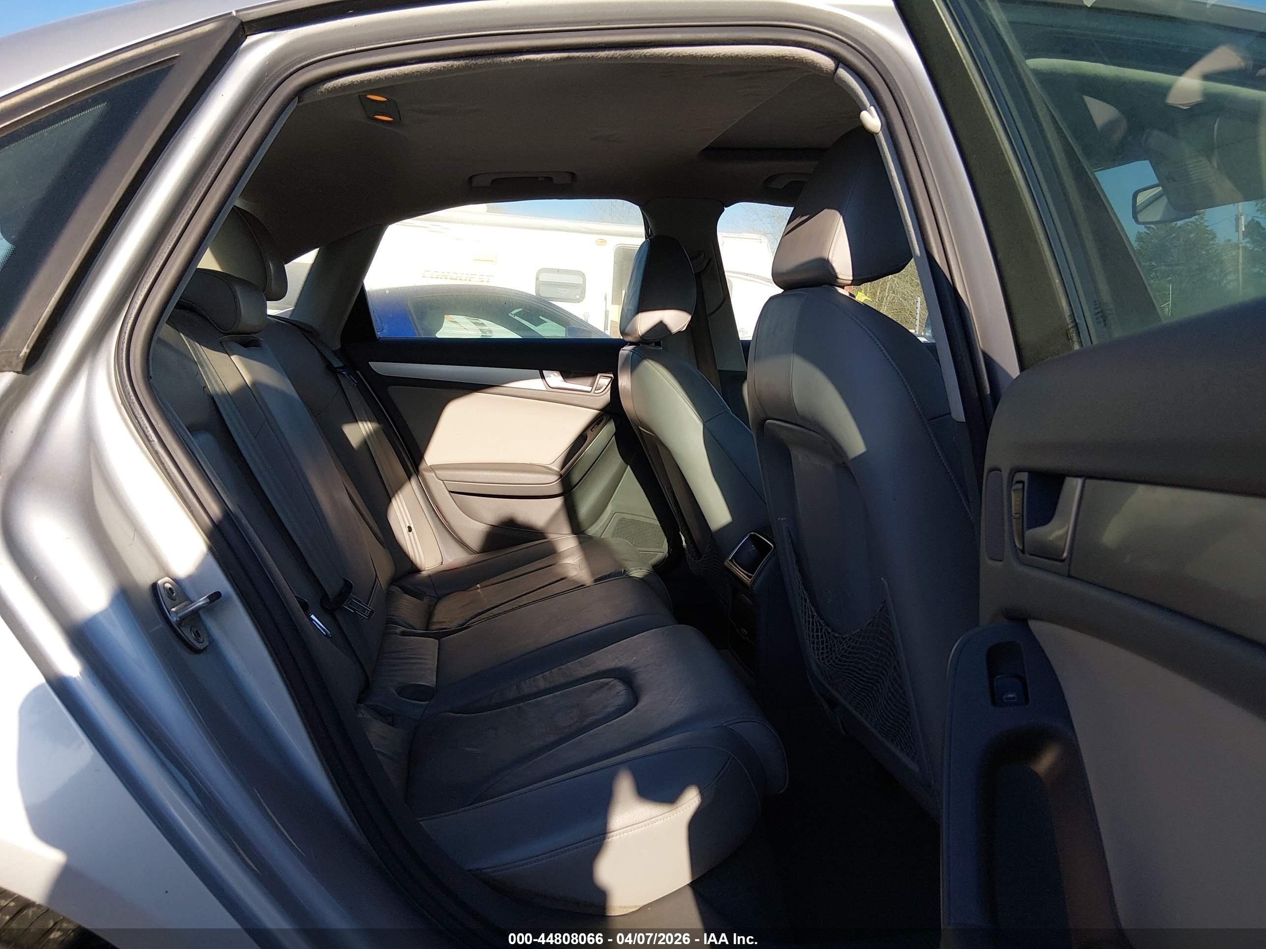 AUDI A4 image 8