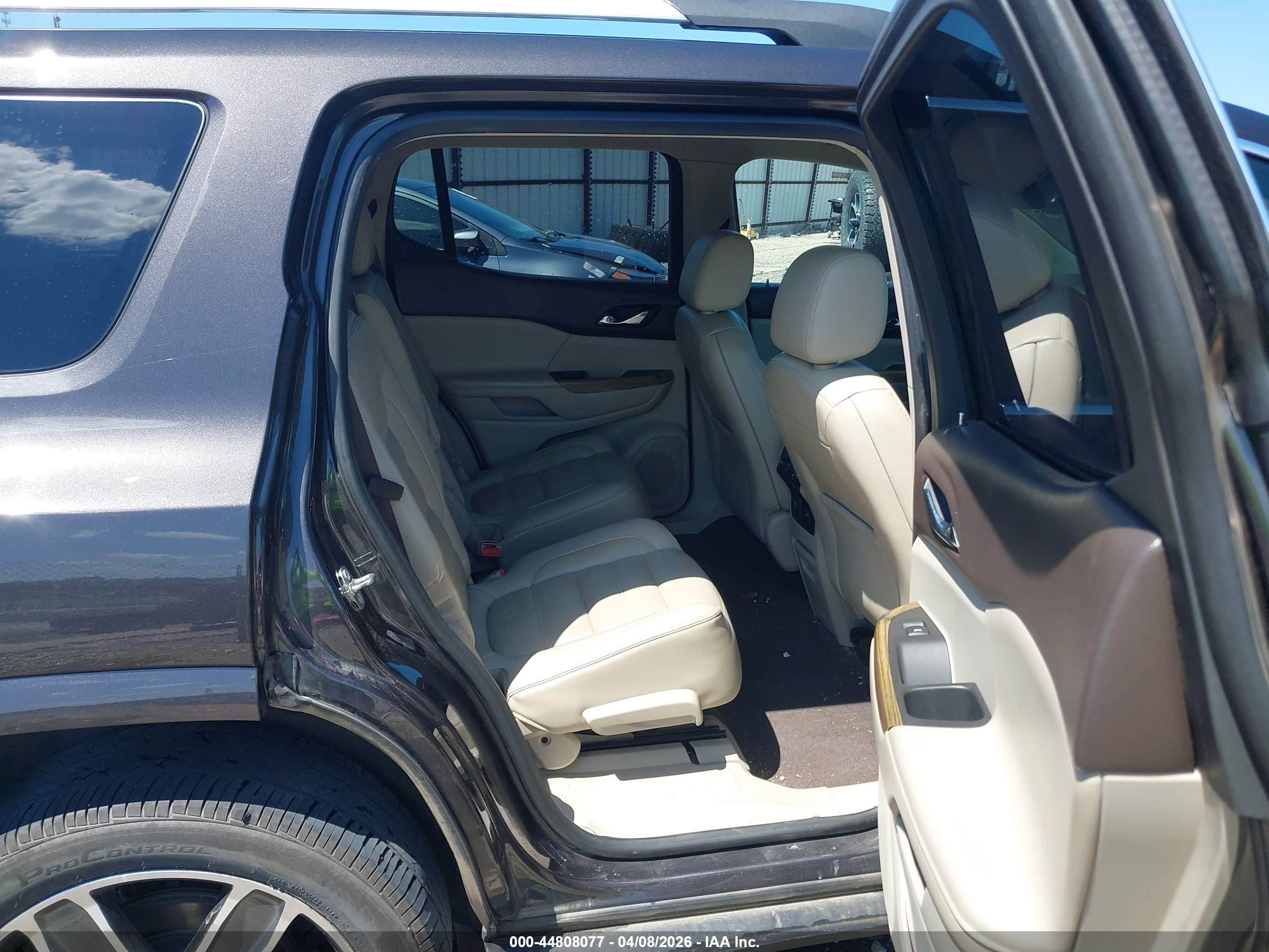 GMC ACADIA image 8