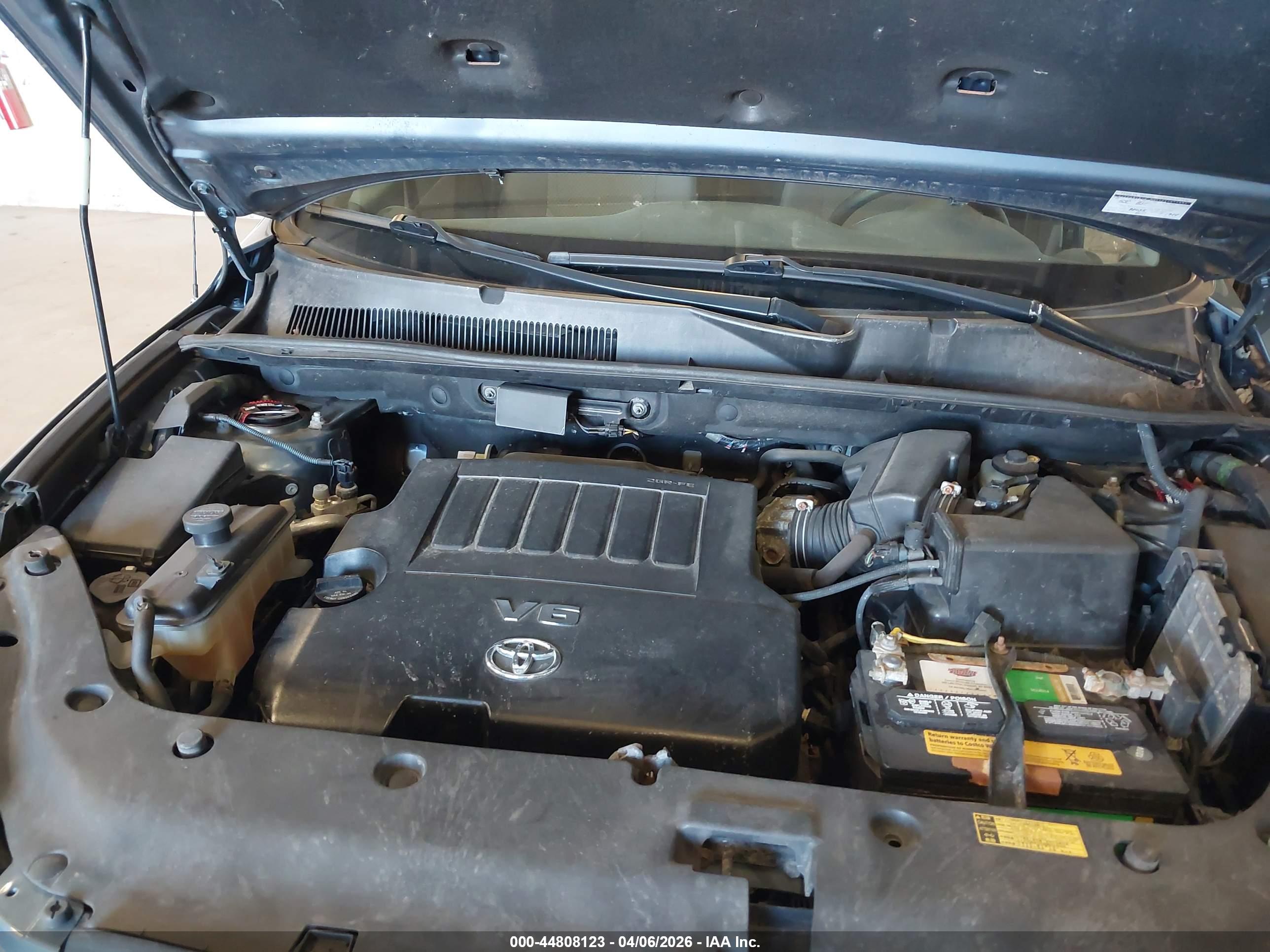 TOYOTA RAV4 image 10