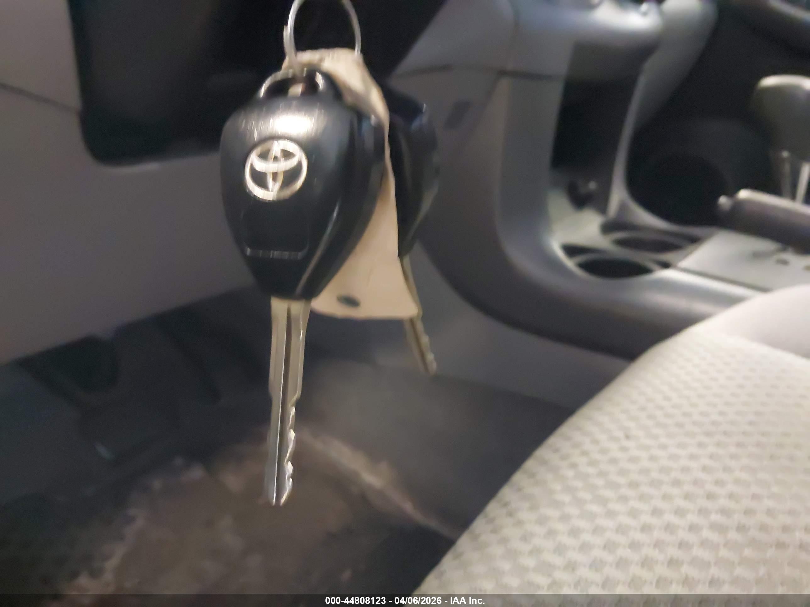 TOYOTA RAV4 image 11