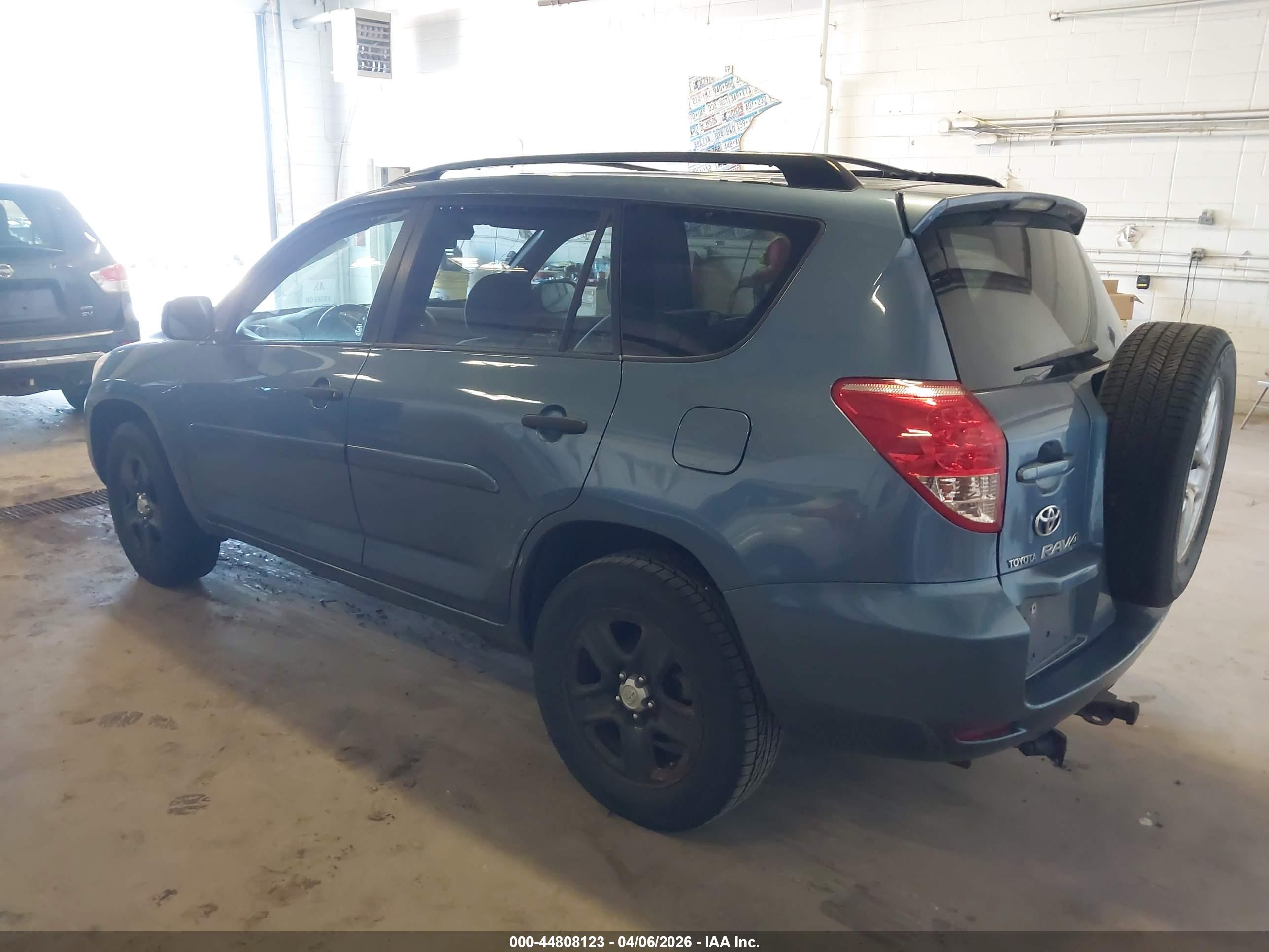 TOYOTA RAV4 image 3