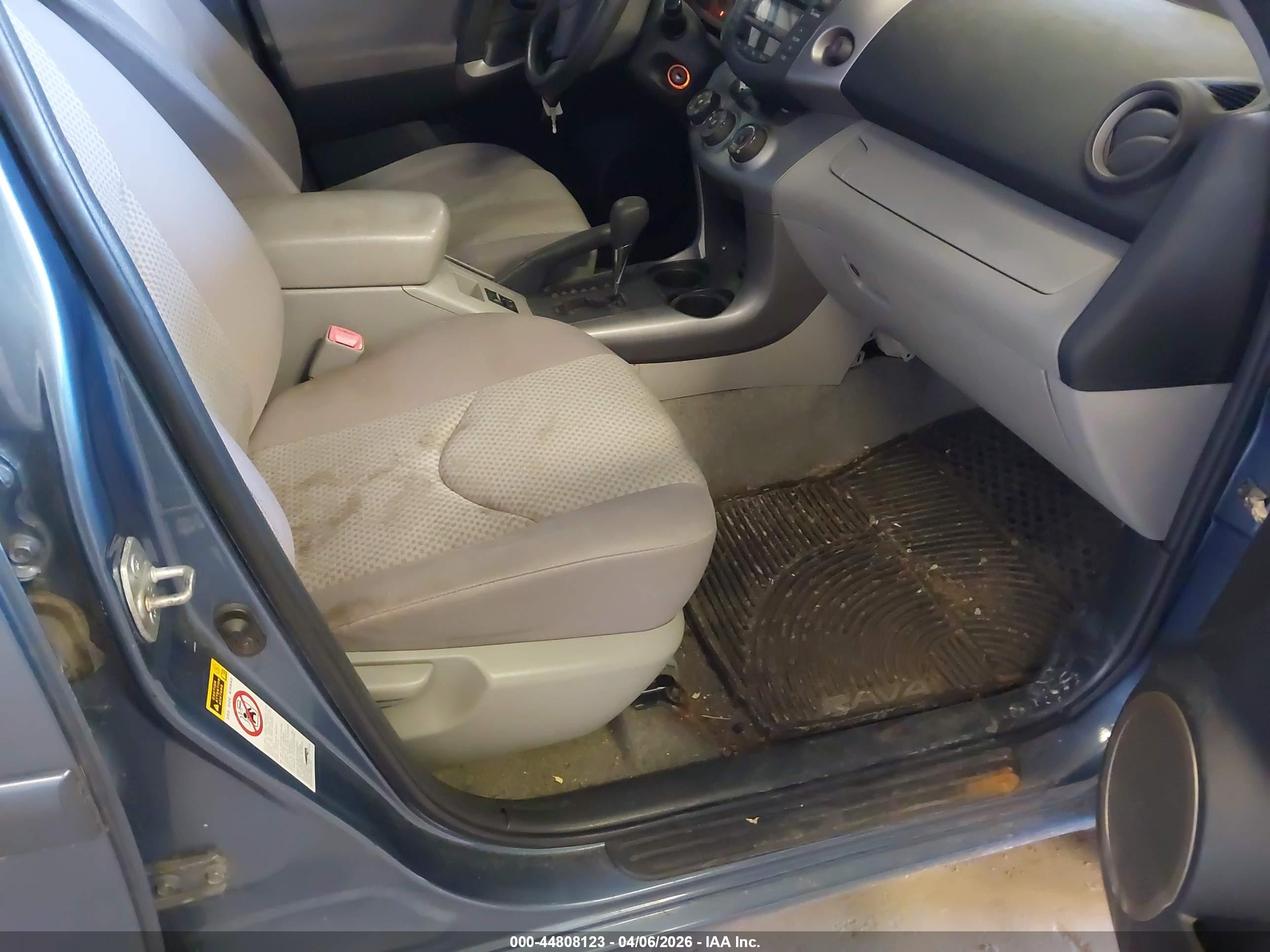 TOYOTA RAV4 image 5