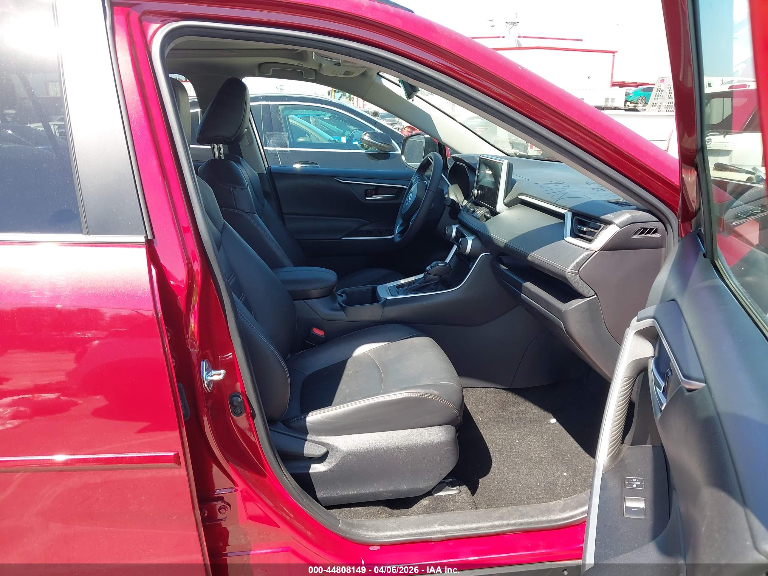 TOYOTA RAV4 image 5