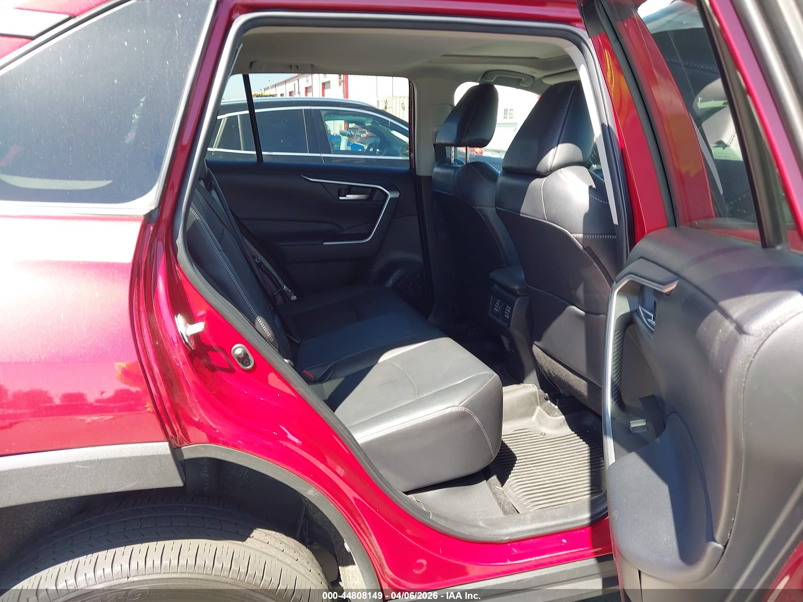 TOYOTA RAV4 image 8