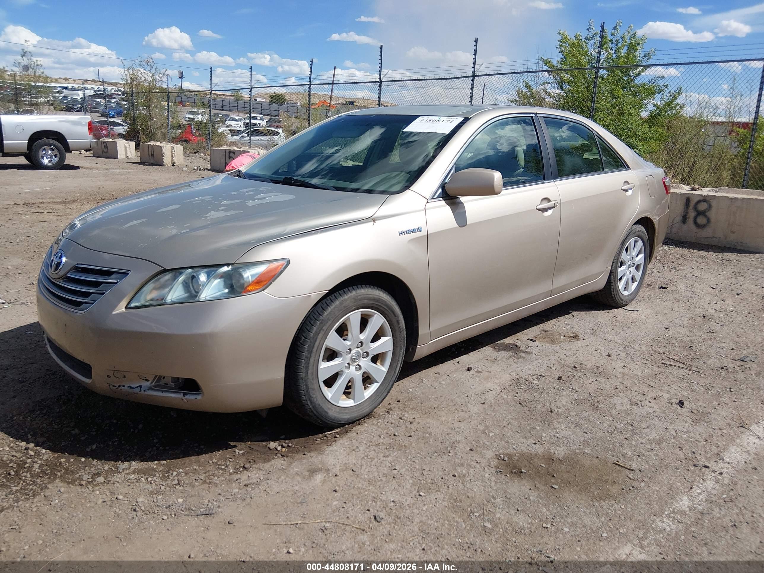 TOYOTA CAMRY image 2
