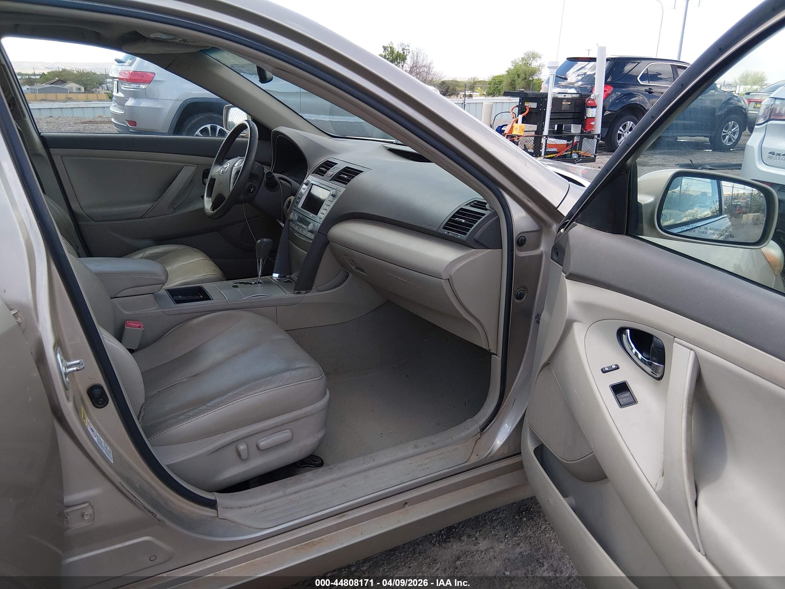 TOYOTA CAMRY image 5