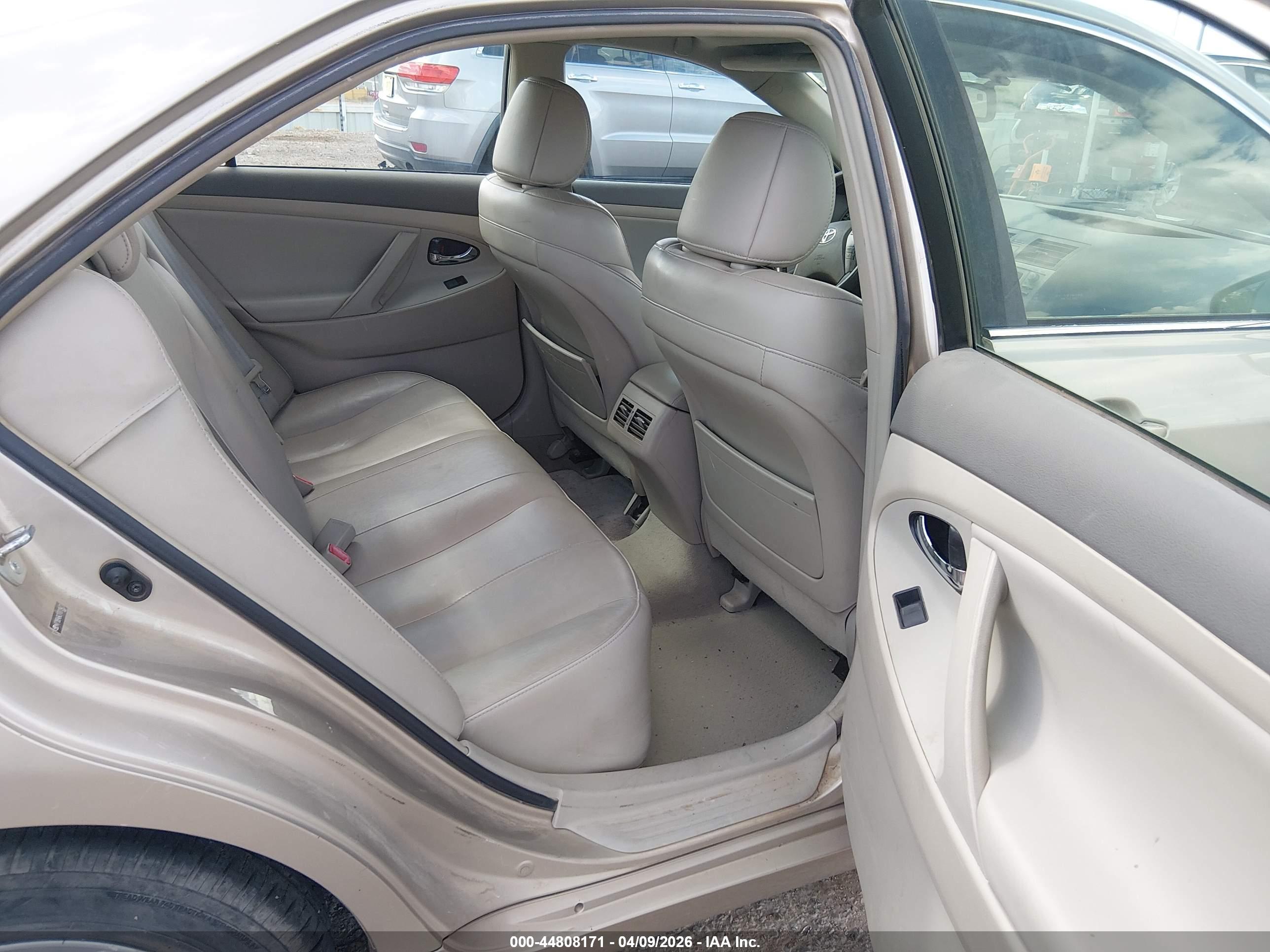 TOYOTA CAMRY image 8