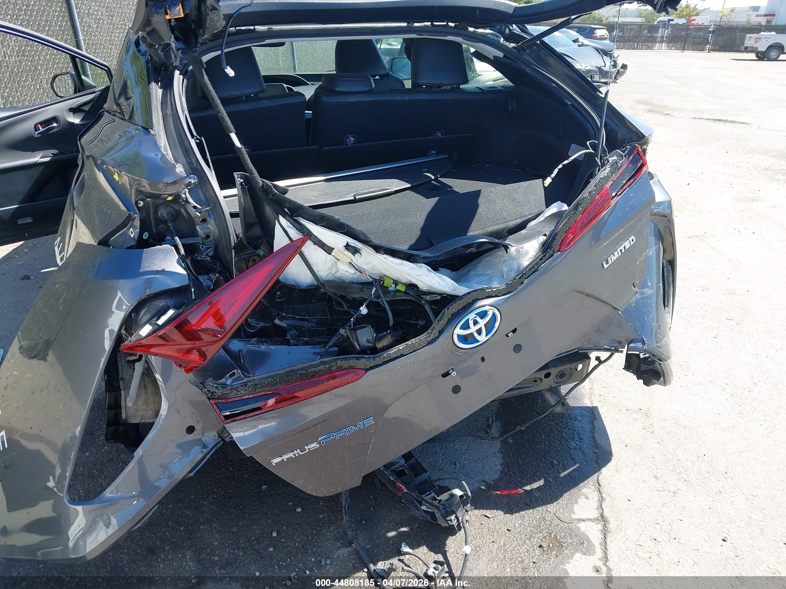 TOYOTA PRIUS image 6