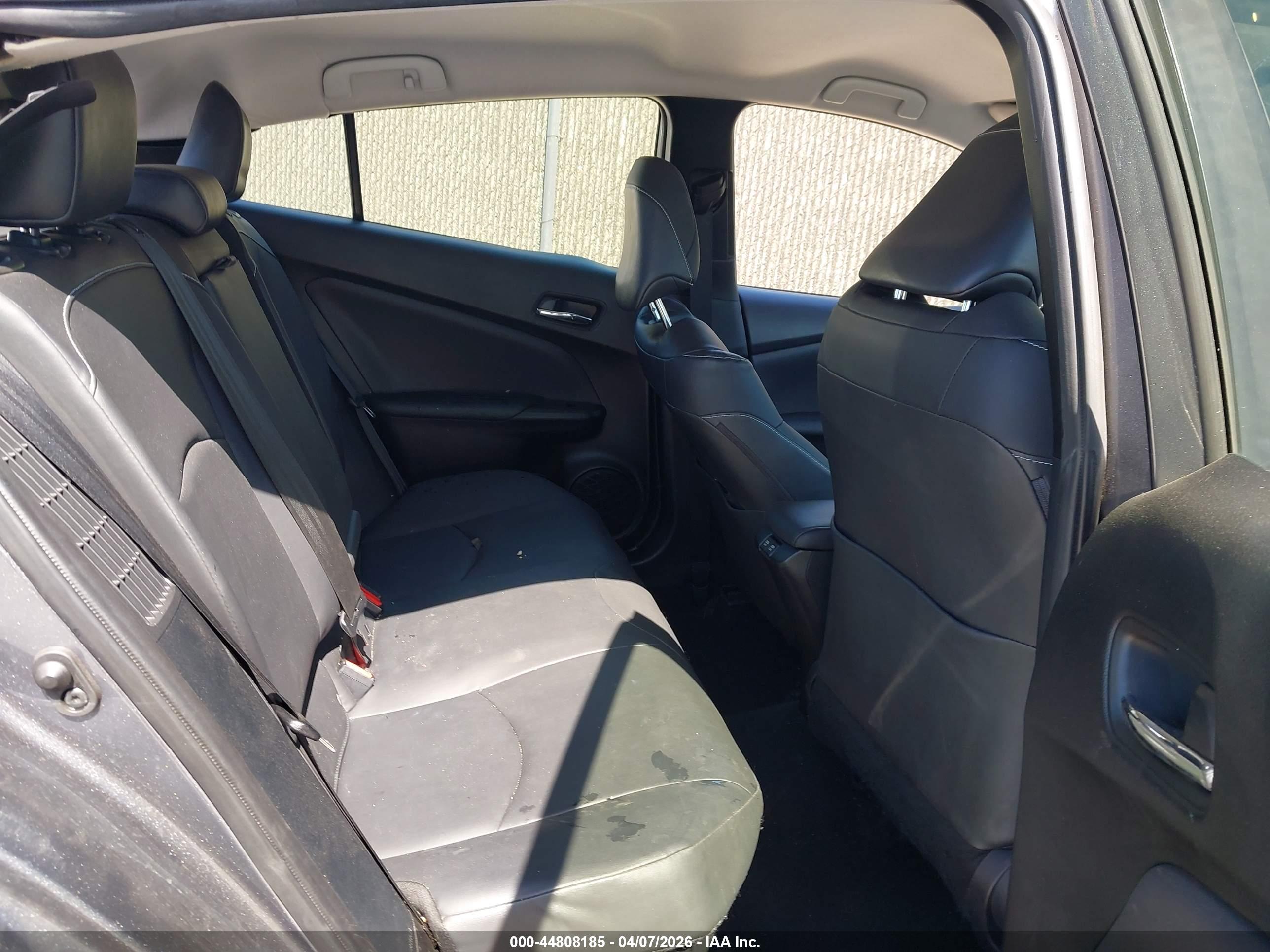 TOYOTA PRIUS image 8