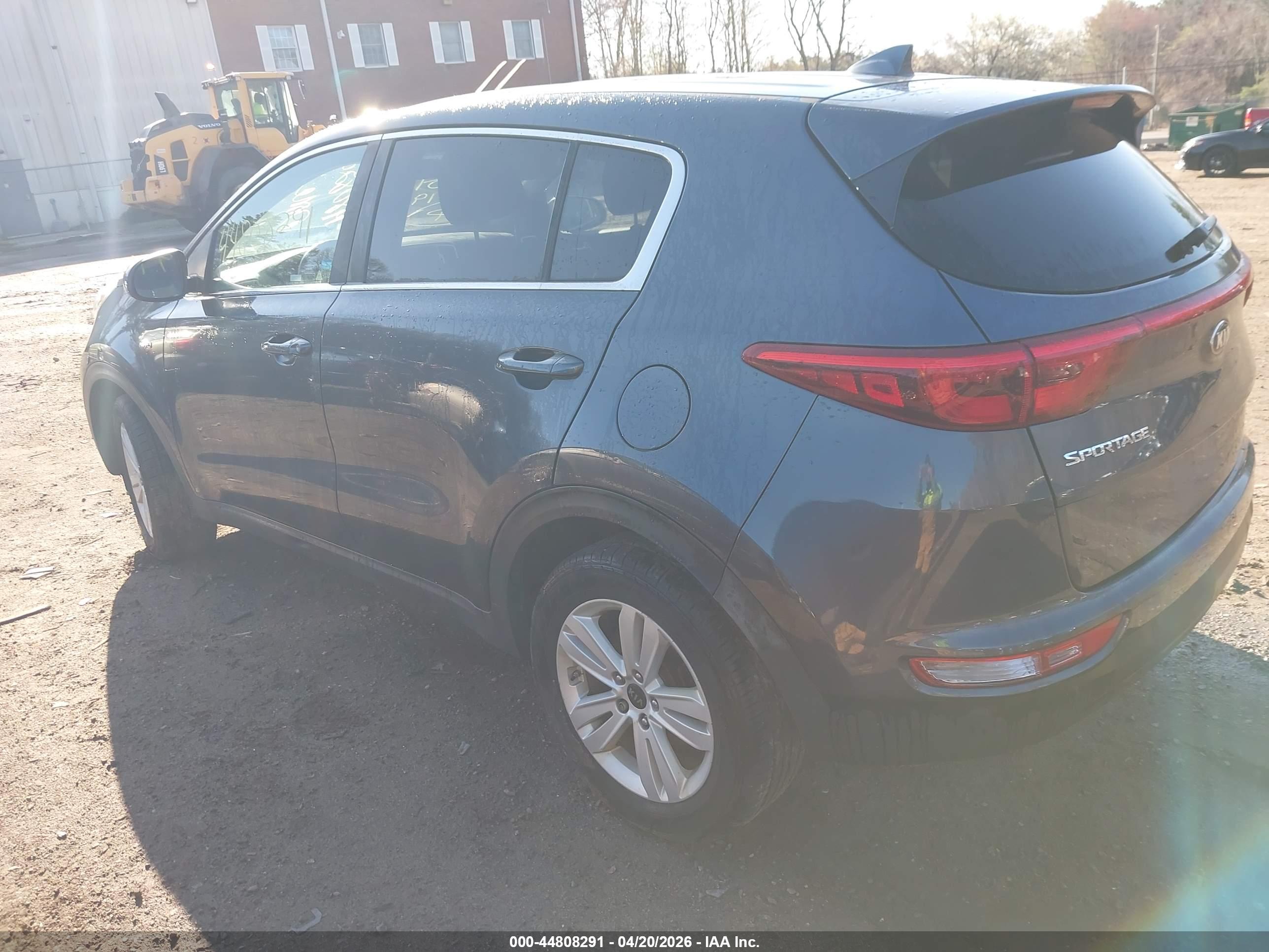 KIA SPORTAGE image 3